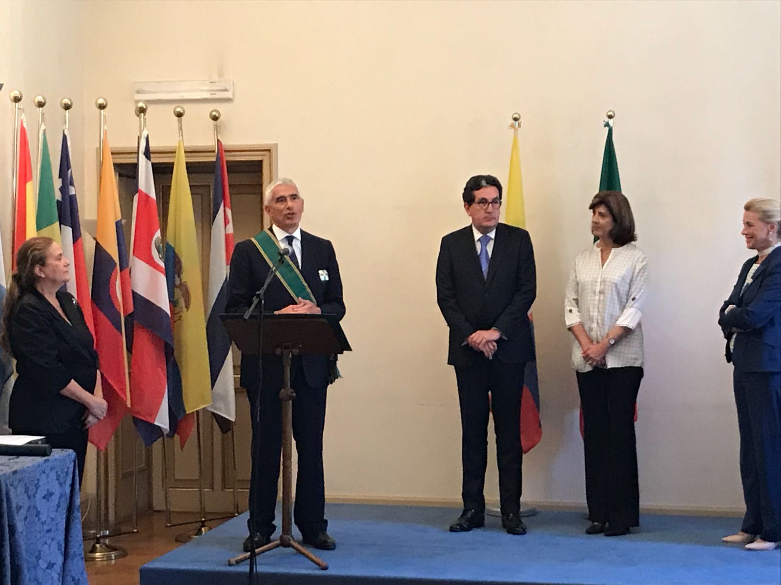 Ministra de Relaciones Exteriores condecoró con la Orden de San Carlos en el grado de Gran Cruz al senador y político italiano, Pier Ferdinando Casini