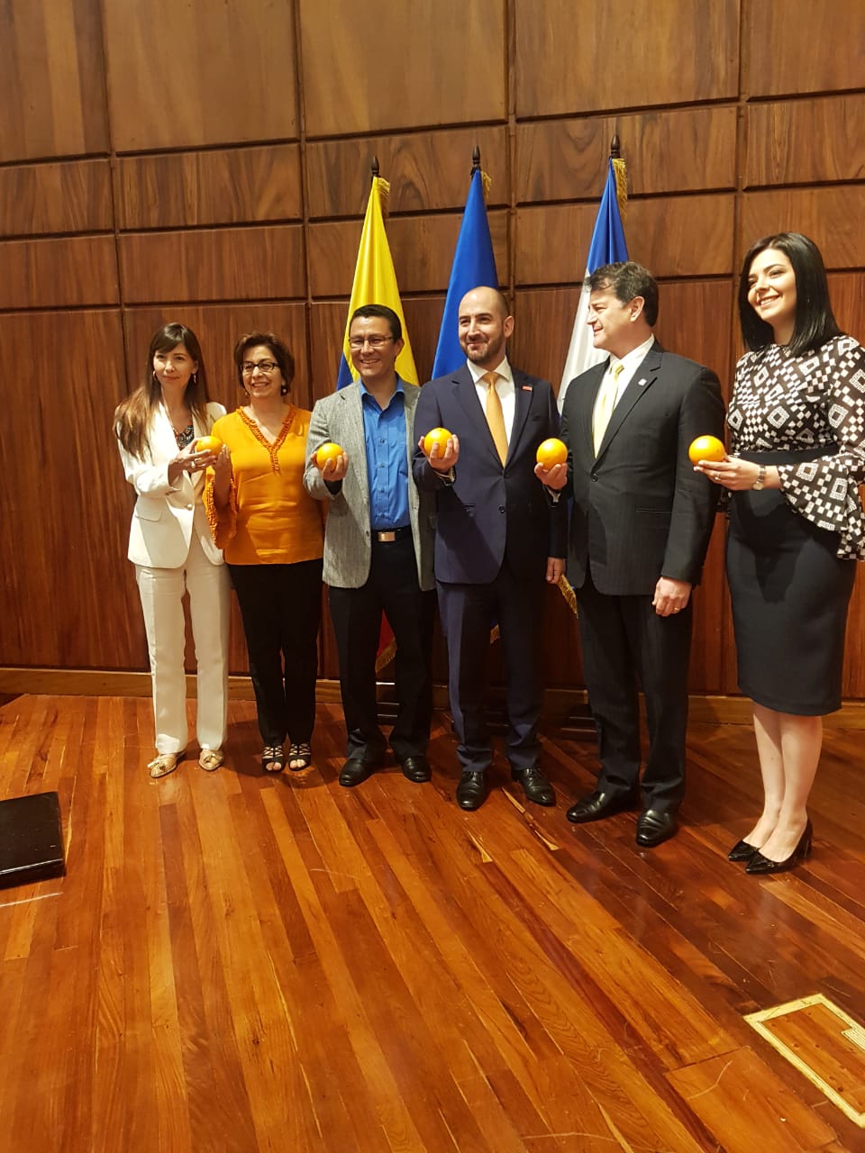 En Honduras el Consejero Presidencial para Asuntos Económicos y Estratégicos de Colombia,  Felipe Buitrago, presentó la conferencia “Exprimiendo la Economía Naranja” 