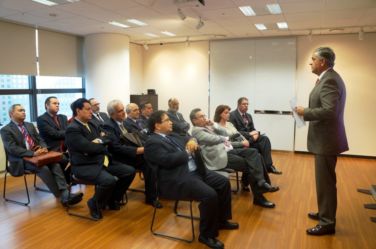 Cooperación y relaciones entre Colombia y Corea del Sur, temas centrales de la reunión del Embajador de Colombia con altos magistrados