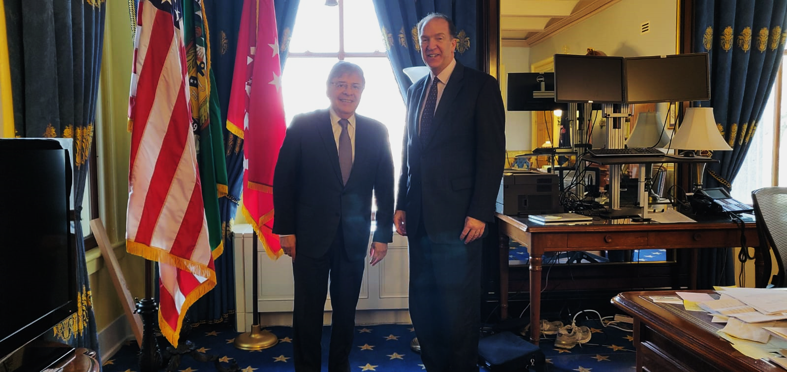 Subsecretario del Tesoro para Asuntos Internacionales de Estados Unidos recibió de manos del Canciller Carlos Holmes Trujillo el Conpes para la atención de la migración 