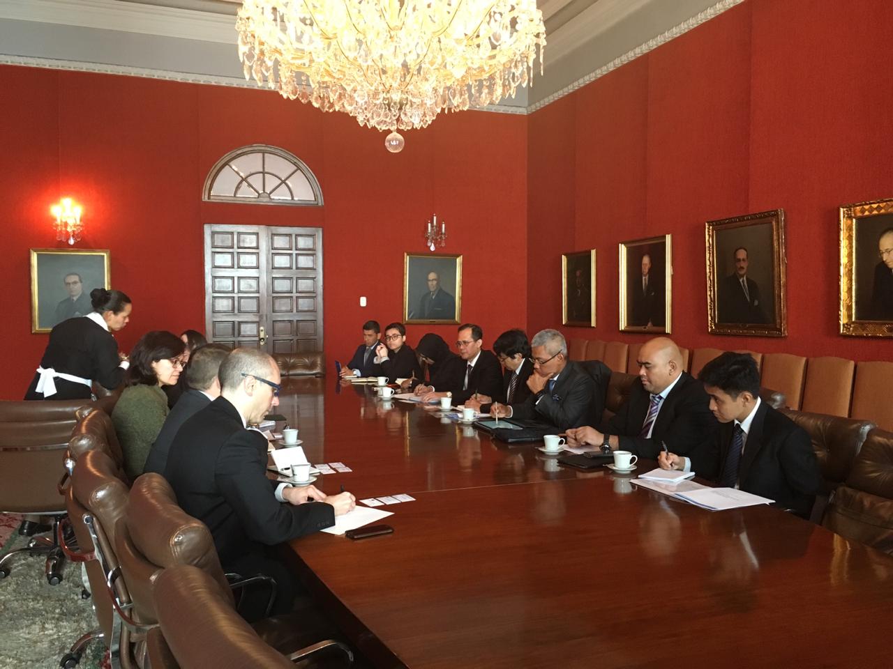 Delegación de Indonesia visita Colombia para intercambiar puntos de vista sobre la industria 