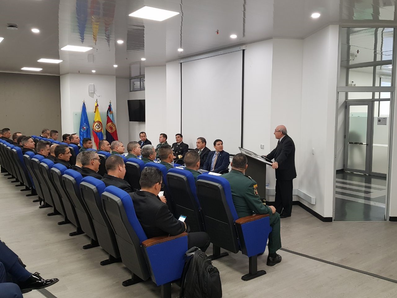 Director de la Academia Diplomática se dirigió a futuros agregados militares de Colombia en la Escuela Superior de Guerra