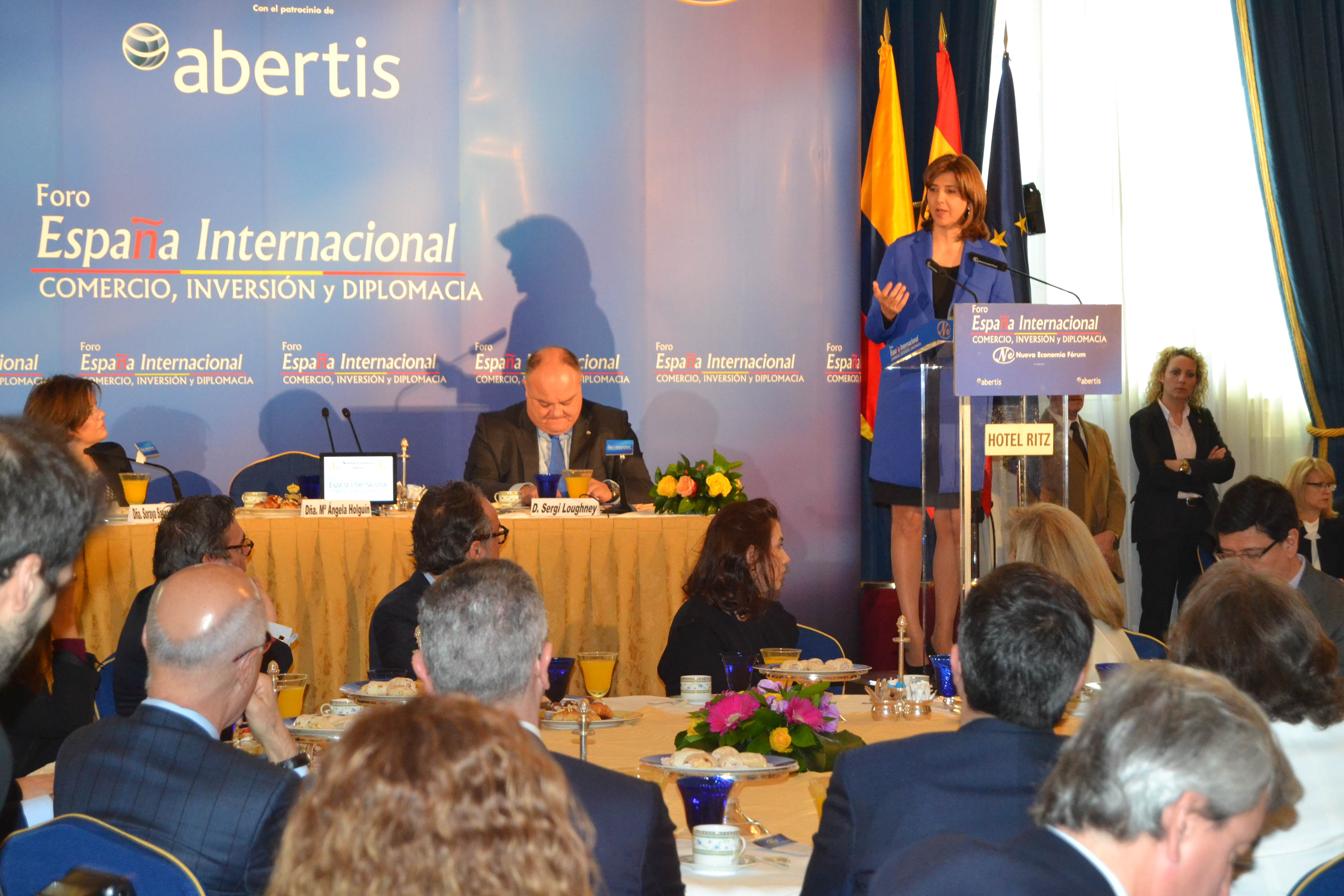 El Gobierno colombiano siempre ha querido un país más inclusivo, más equitativo, donde la gente tenga mayores oportunidades: Canciller Holguín en el foro en Madrid