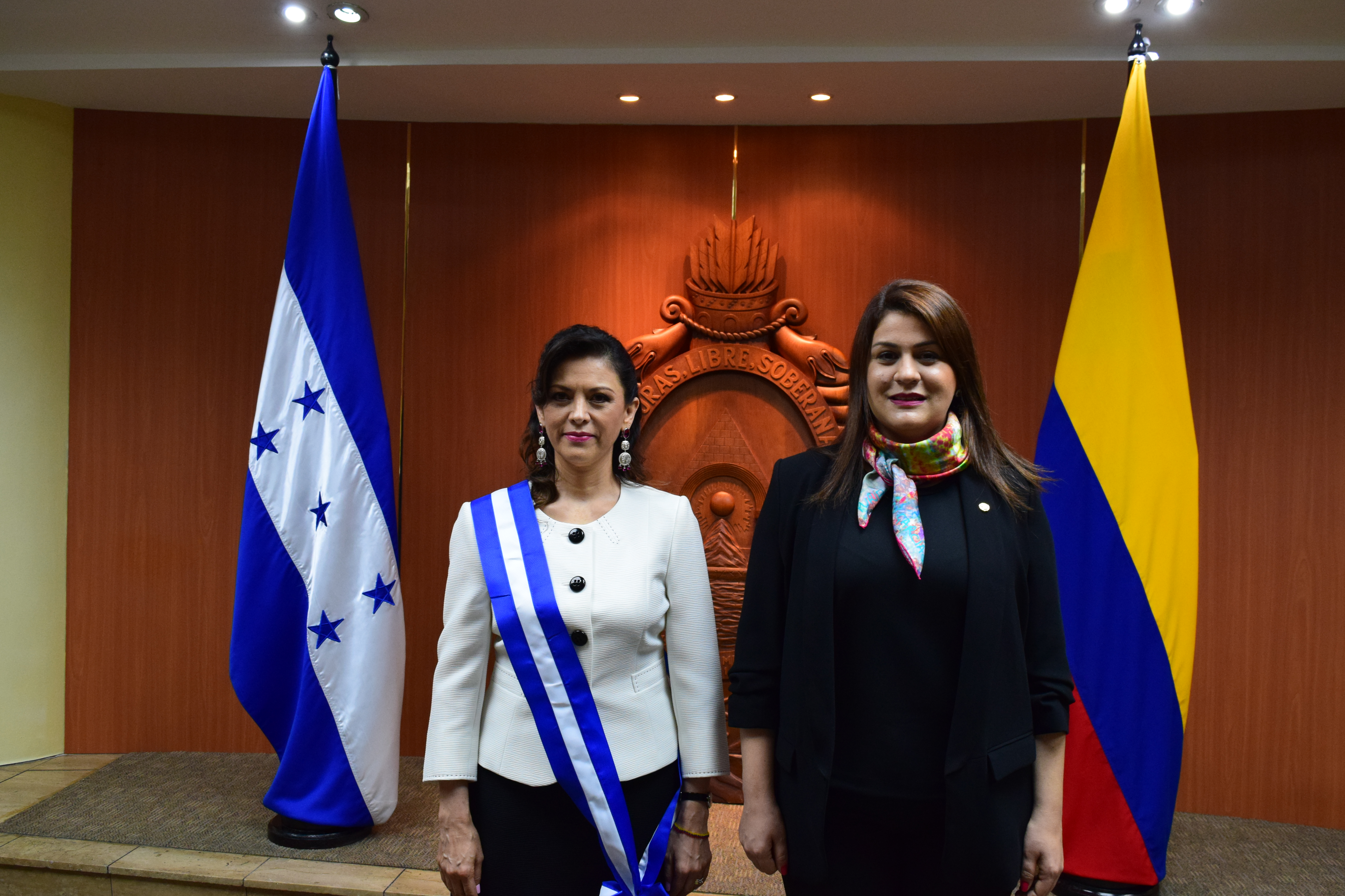 El Gobierno de Honduras condecoró a la Embajadora de Colombia, Martha I. Alarcón López