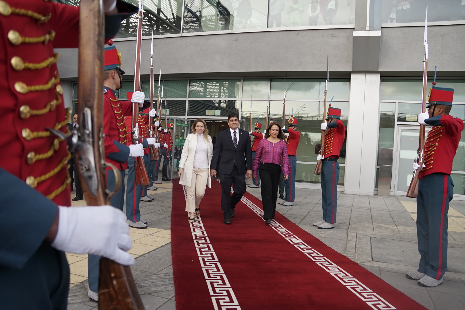 Ya está en Bogotá el Presidente de Costa Rica, Carlos Alvarado Quesada, para asistir a la posesión del Presidente Duque