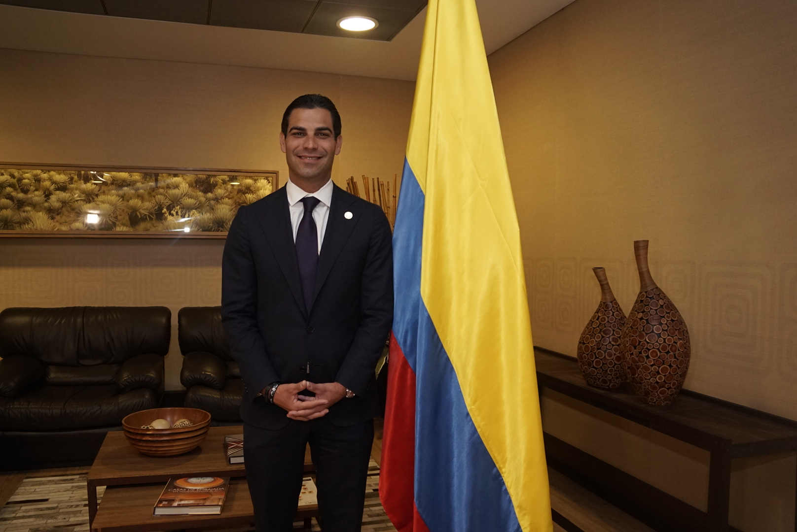 Alcalde de Miami llegó a Colombia para asistir a la posesión del Presidente Electo Iván Duque Márquez 
