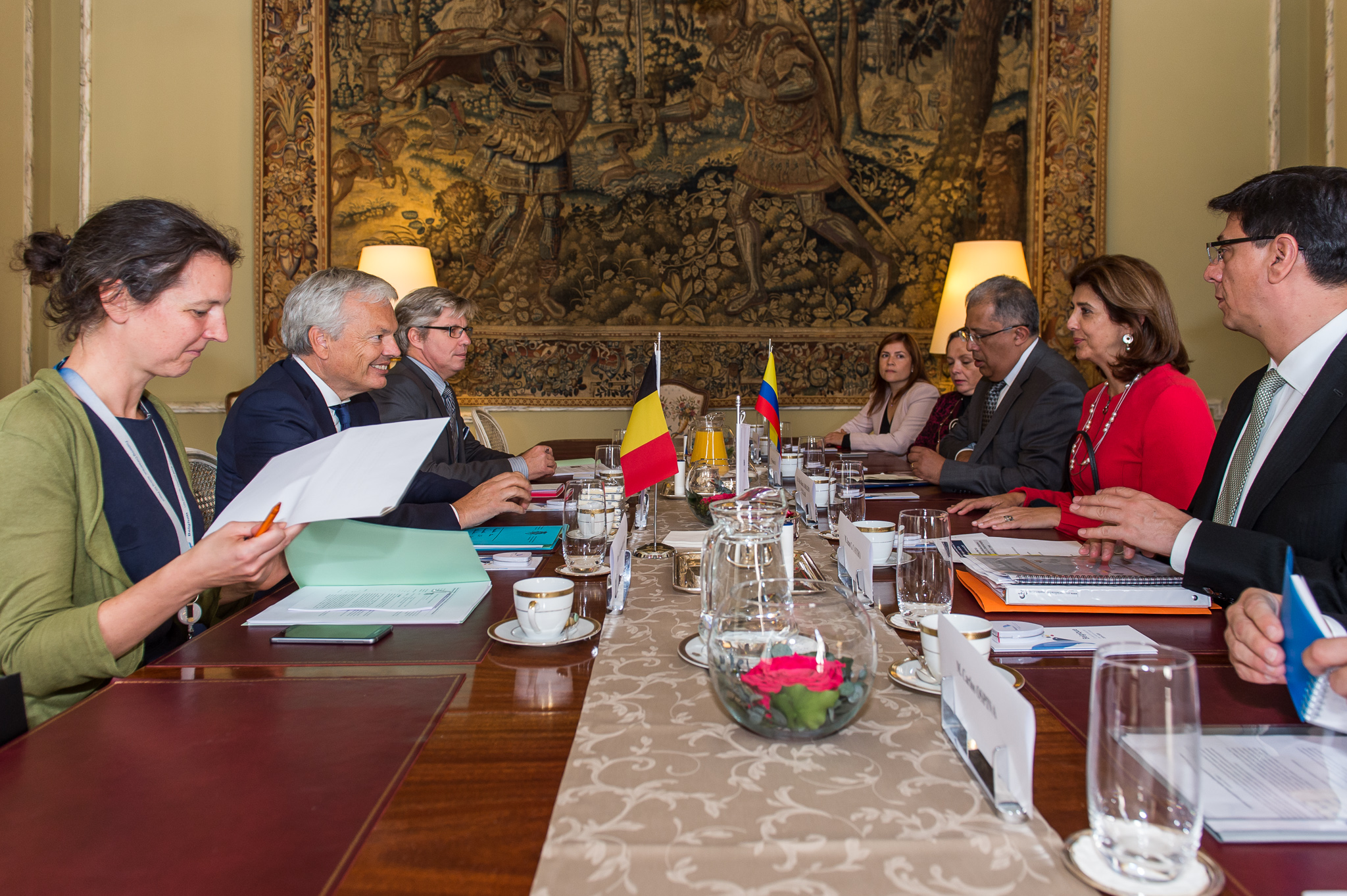 Ministra María Ángela Holguín sostuvo encuentro con su homólogo de Bélgica, Didier Reynders