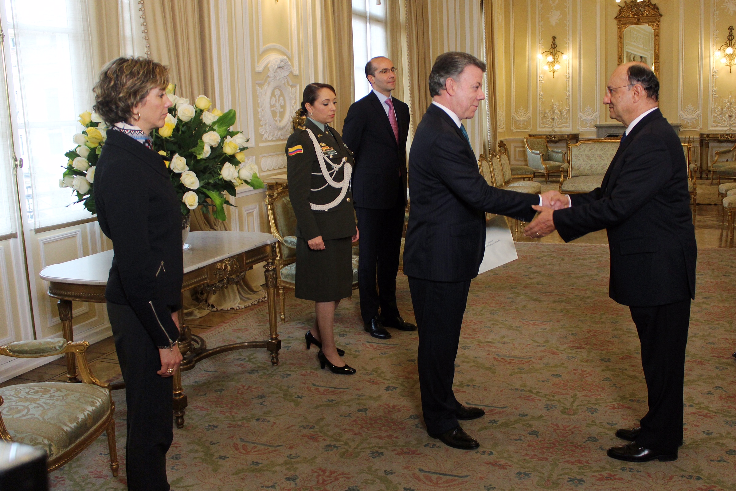 En una reunión protocolaria realizada en la Casa de Nariño, la Viceministra Patti Londoño, acompañó al Presidente Juan Manuel Santos en la ceremonia de entrega de las cartas credenciales del nuevo Embajador Extraordinario y Plenipotenciario del Ecuador, Rafael Paredes.