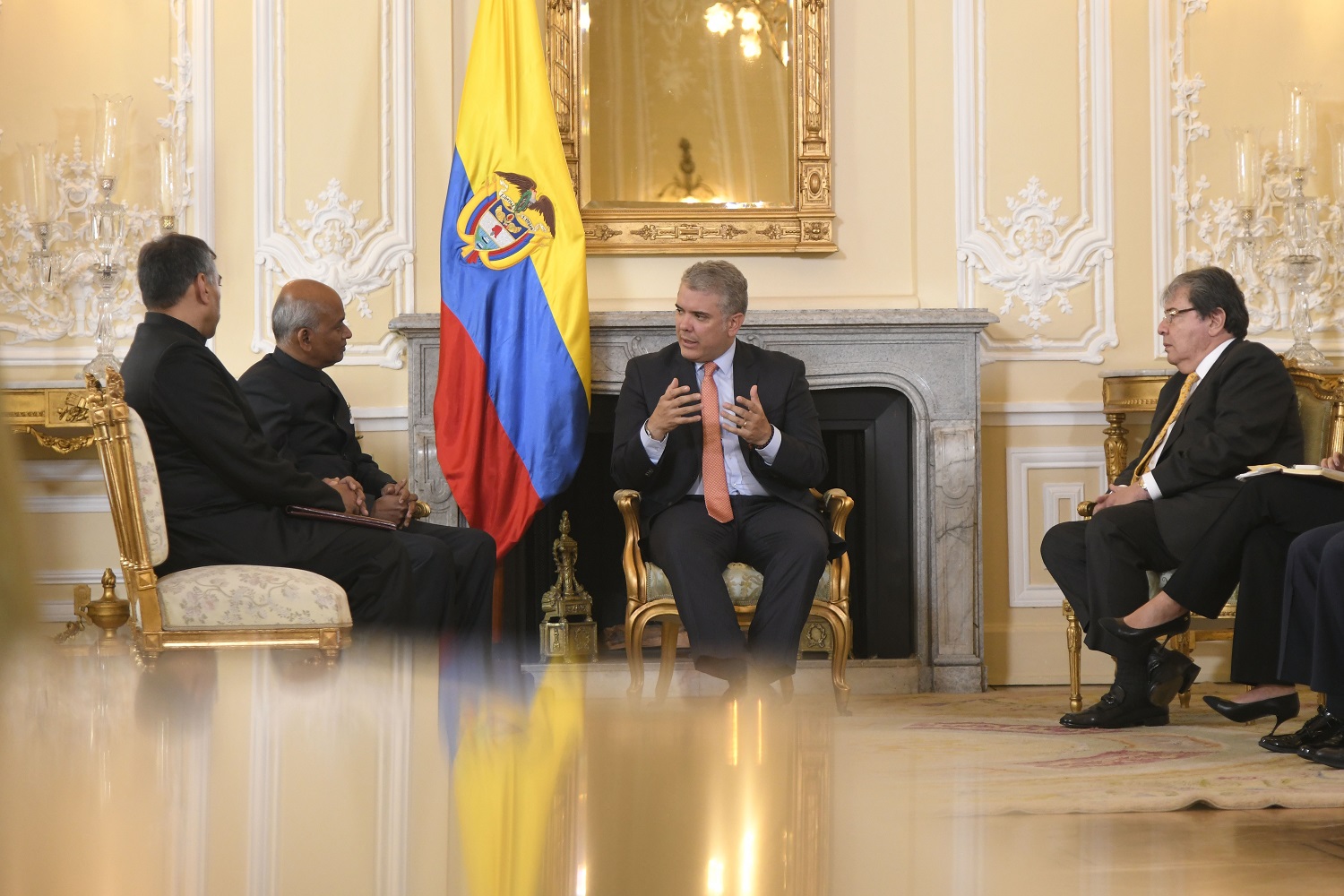 Presidente Iván Duque recibió cartas credenciales del Embajador de India en Colombia, Sanjiv Ranjan