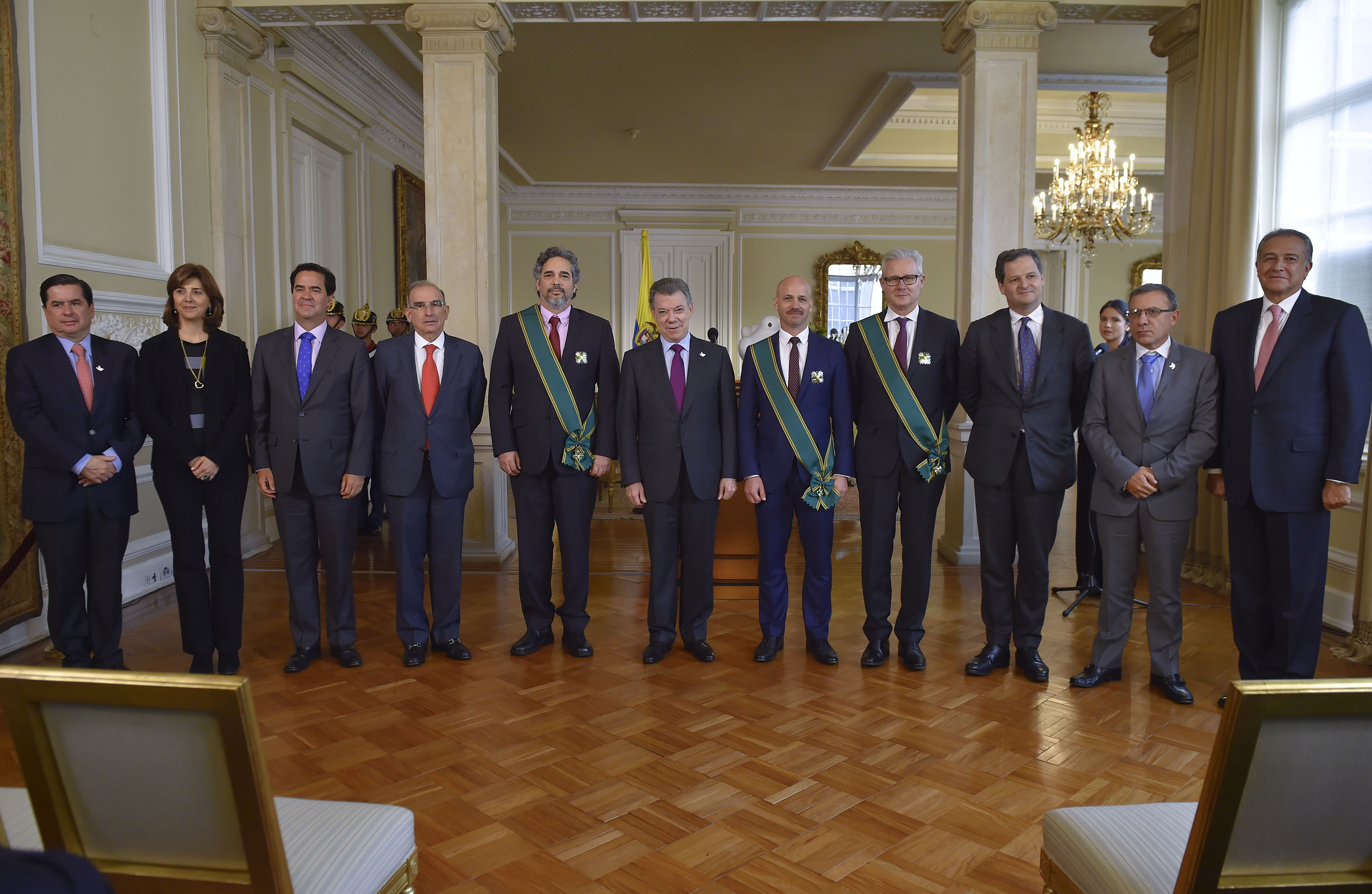 Canciller Holguín asistió a reconocimiento a Garantes del Proceso de Paz y a la delegación del CICR, por parte del Presidente Juan Manuel Santos