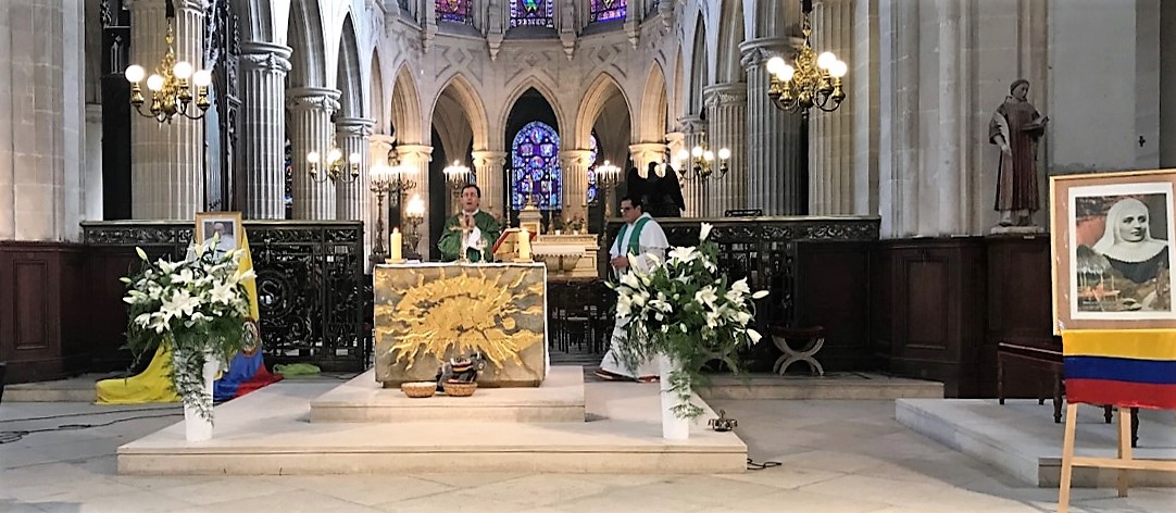 El Consulado de Colombia en París se sumó y acompañó la misa por la llegada del Papa a Colombia