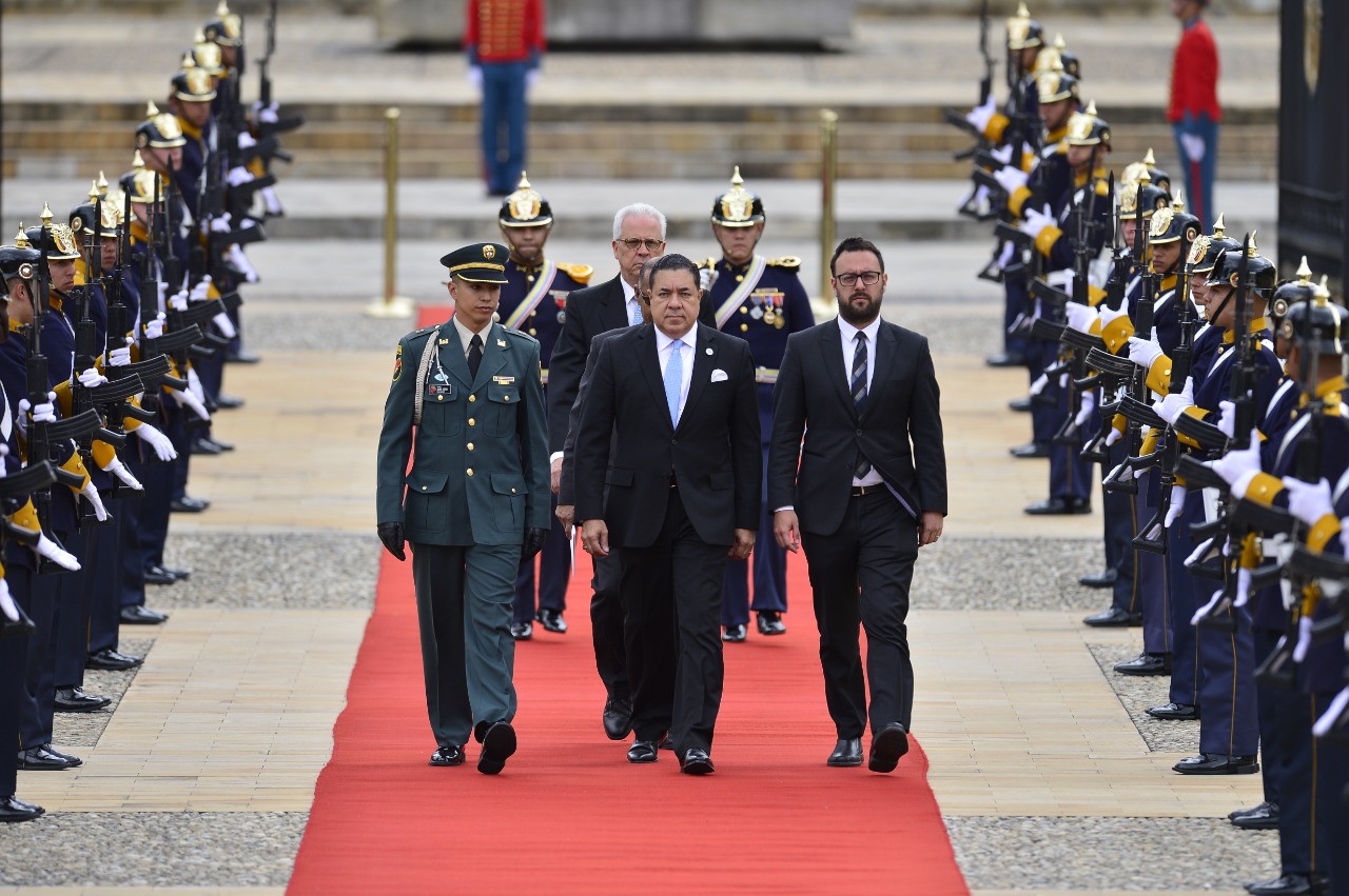 El Embajador de República Dominicana en Colombia, José Tomas Ares, llegó a la Casa de Nariño para la entrega de las cartas credenciales al Presidente Duque
