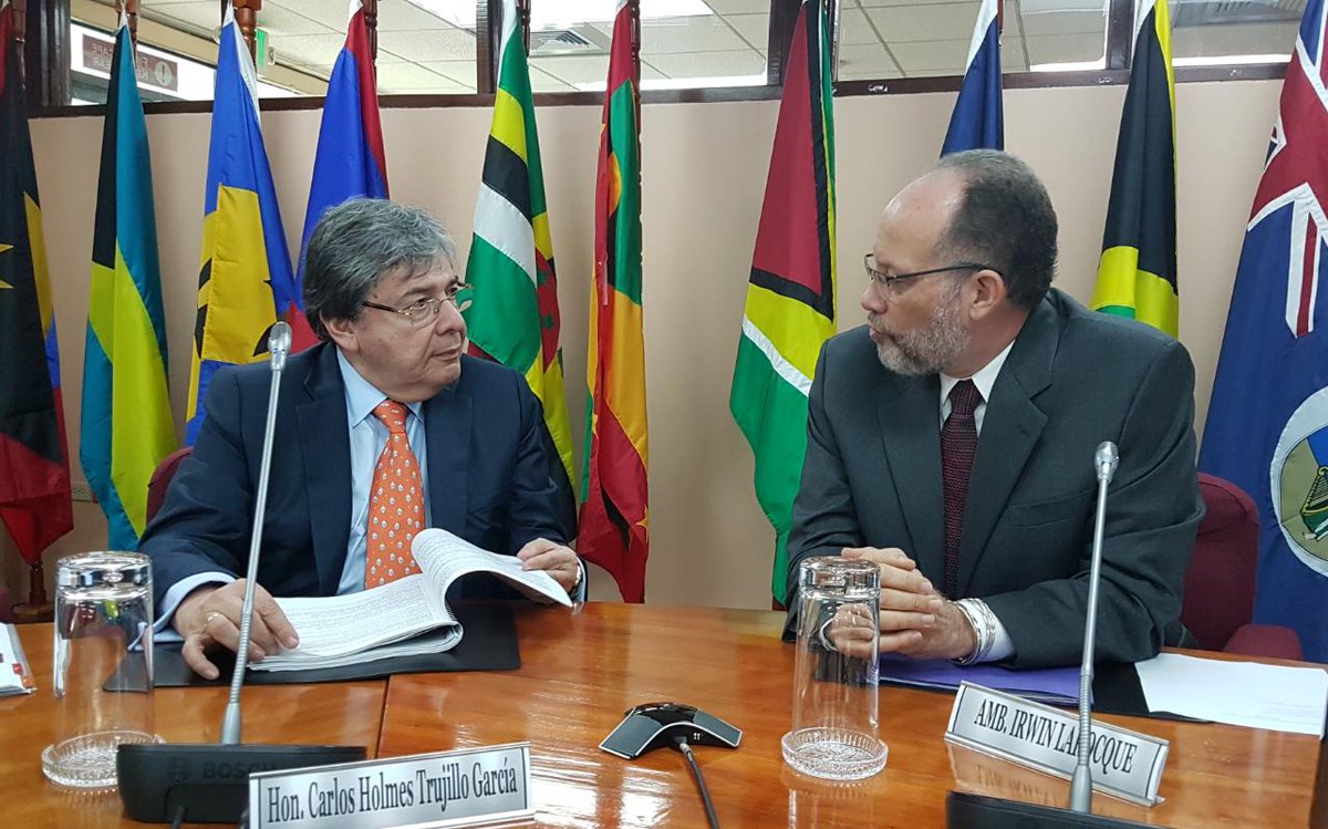 Ministro Holmes Trujillo se reunió con el Secretario General de la Comunidad del Caribe (Caricom), Irwin LaRocque, en Georgetown