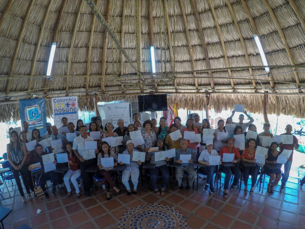 Programa Colombia Nos Une de la Cancillería certificó como emprendedores a 35 colombianos que retornaron de Venezuela al departamento de Atlántico Programa Colombia Nos Une de la Cancillería certificó como emprendedores a 35 colombianos que retornaron de Venezuela al departamento de Atlántico