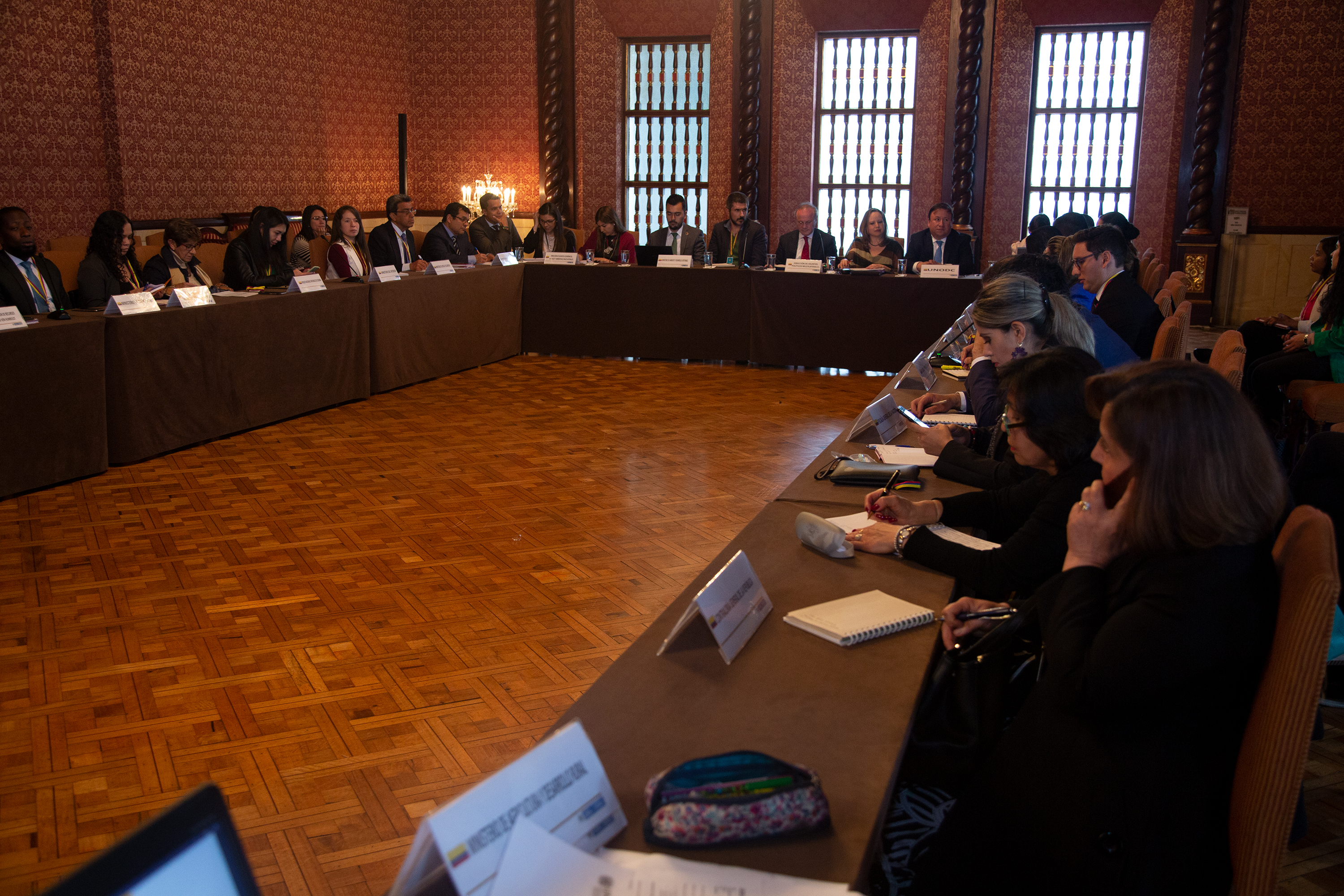 Foto de las entidades Nacionales dialogan sobre los Delitos contra Medio Ambiente