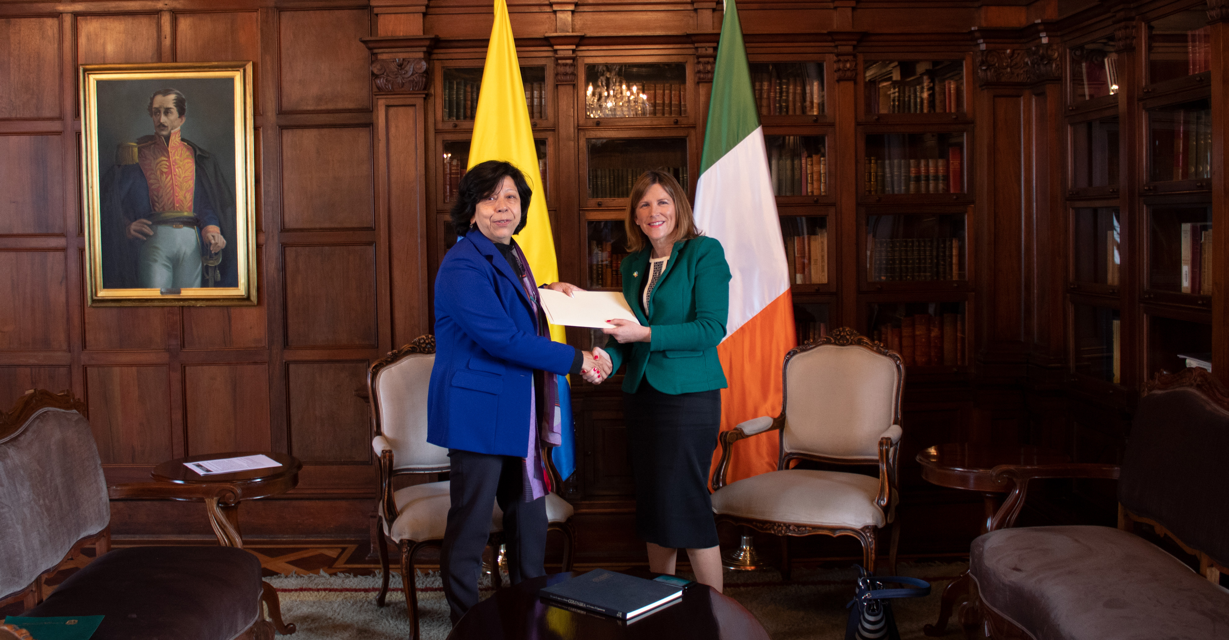 Alison Milton, primera Embajadora de Irlanda en Colombia, presentó copia de cartas credenciales ante la Canciller encargada, Luz Stella Jara Portilla