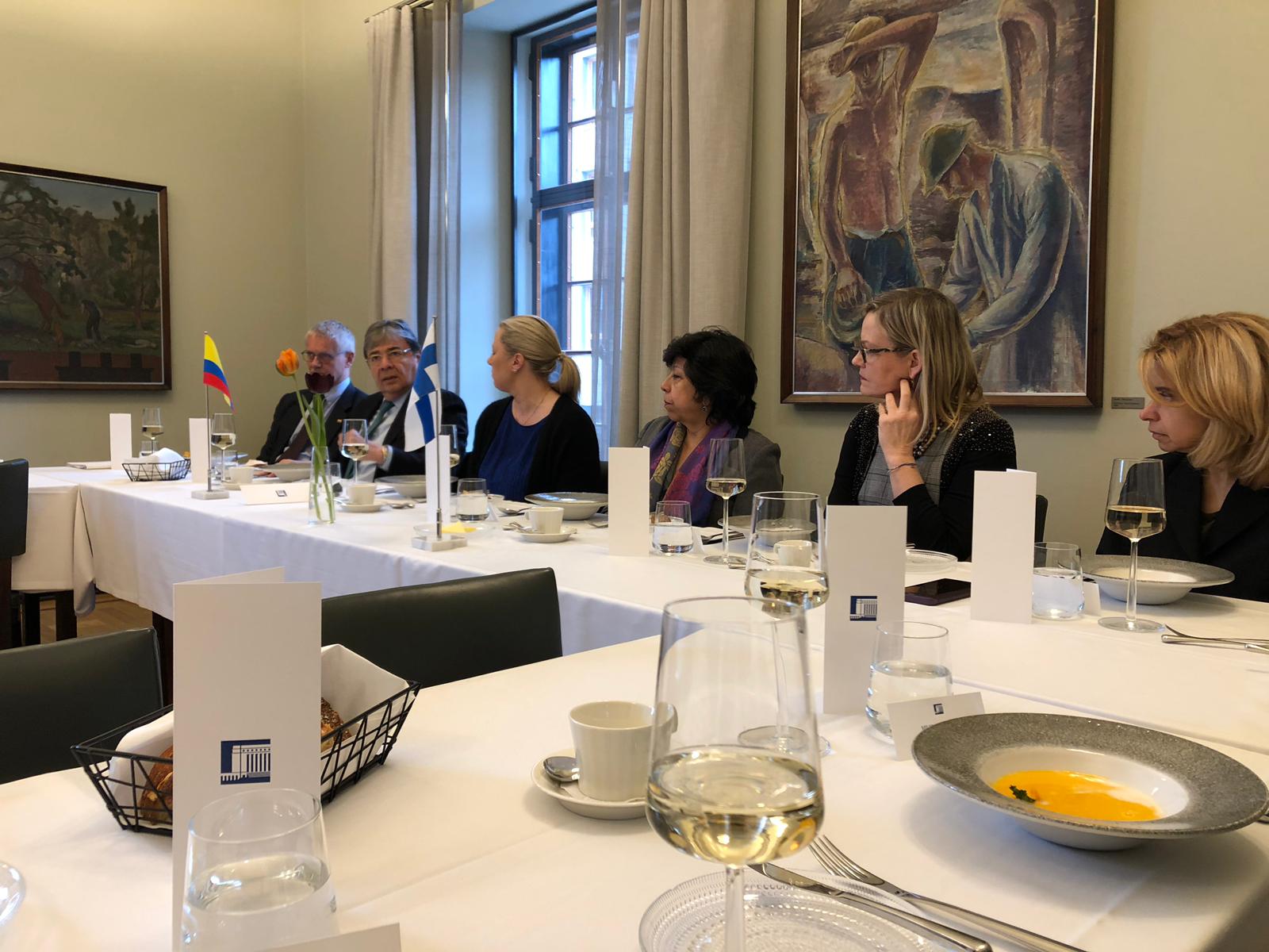 Grupo de Amigos de Colombia en el Parlamento de Finlandia y Canciller Carlos Holmes Trujillo hablaron de Venezuela y la agenda bilateral