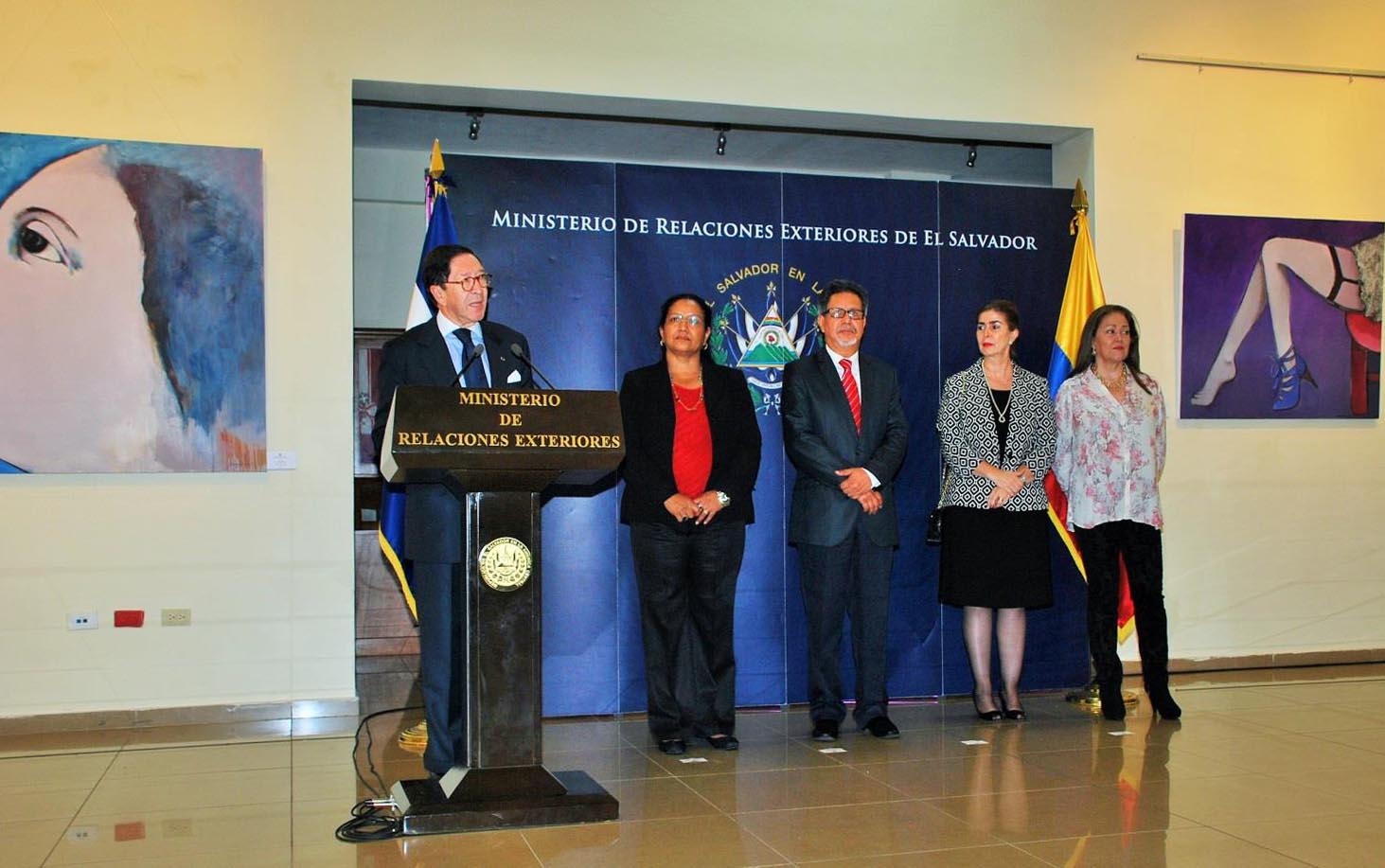 Museo de la Cancillería de El Salvador aloja la exposición ‘El signo del rostro’ de la artista colombiana Eddy Galvis