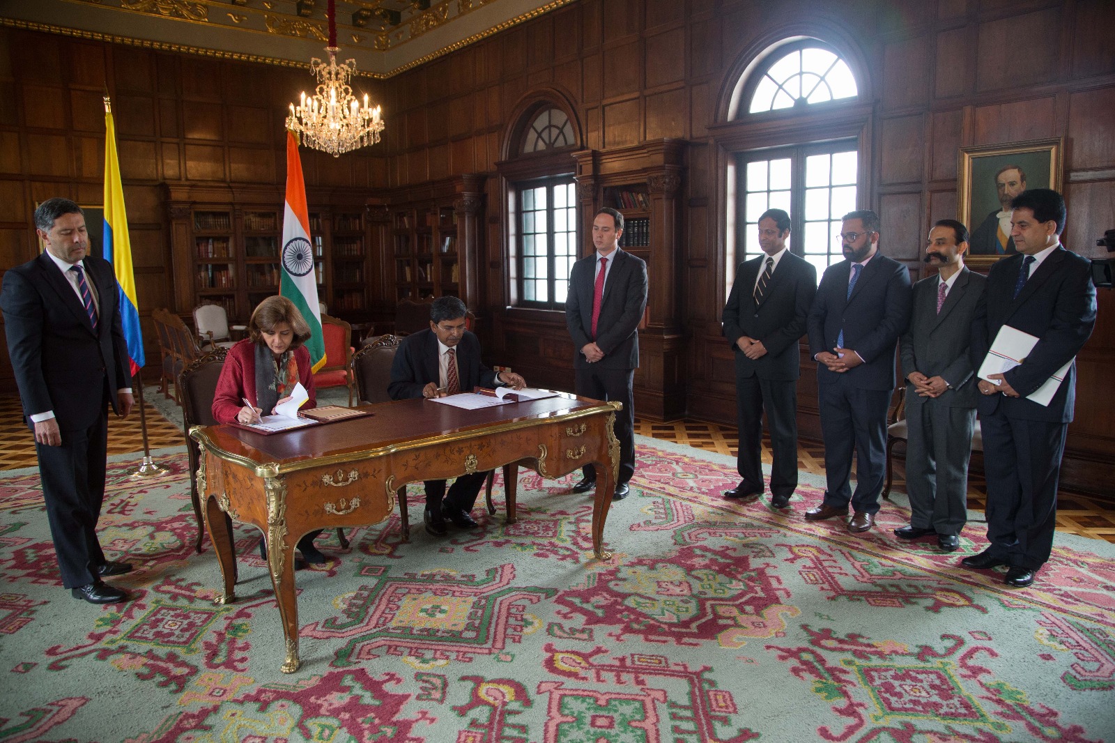 Colombia y la India firman arreglo sobre Libre Ejercicio de Actividades Remuneradas para Familiares Dependientes del Personal Diplomático