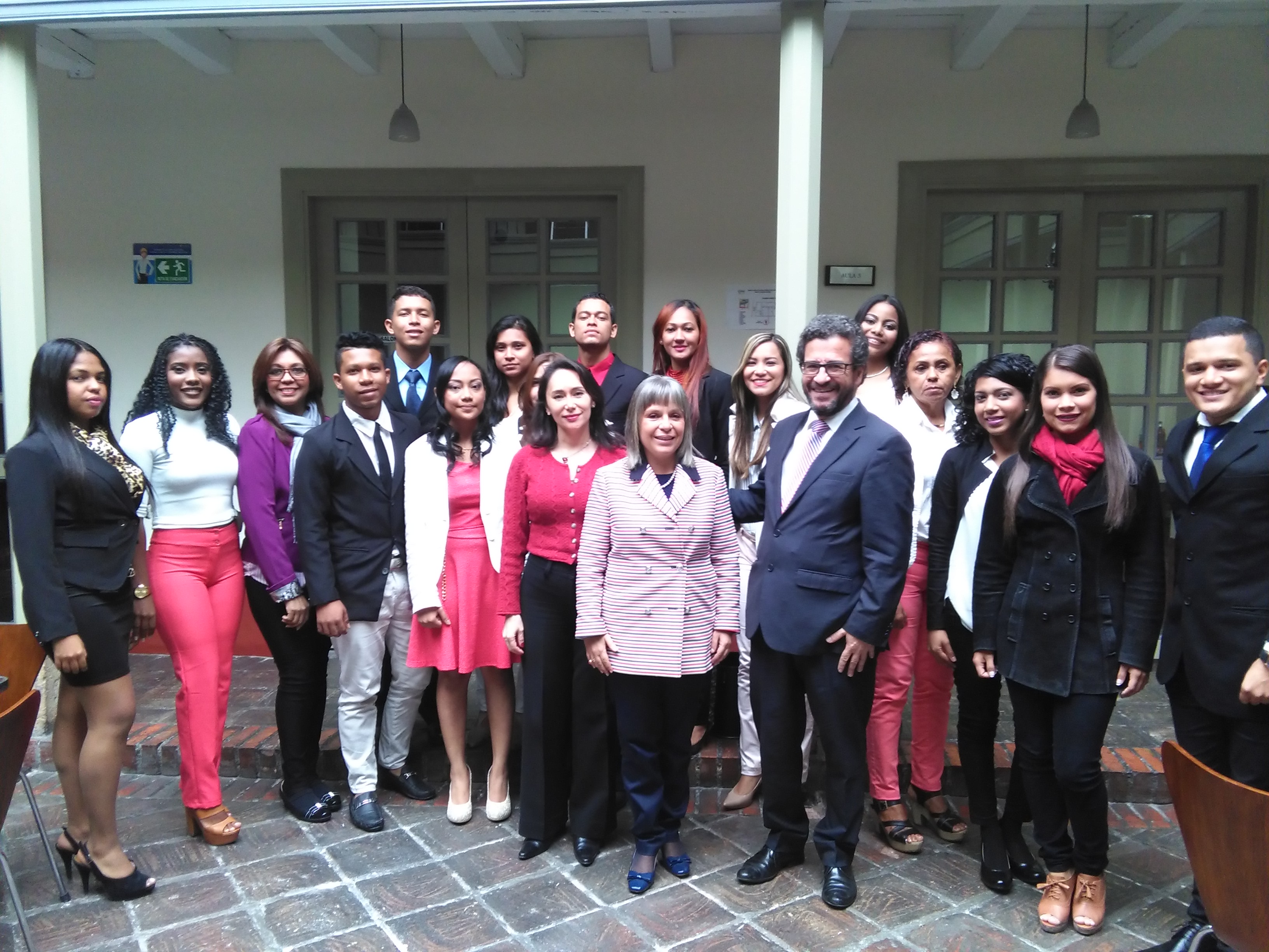 Visita de los estudiantes del Colegio Mayor de Bolívar a la Academia Diplomática 