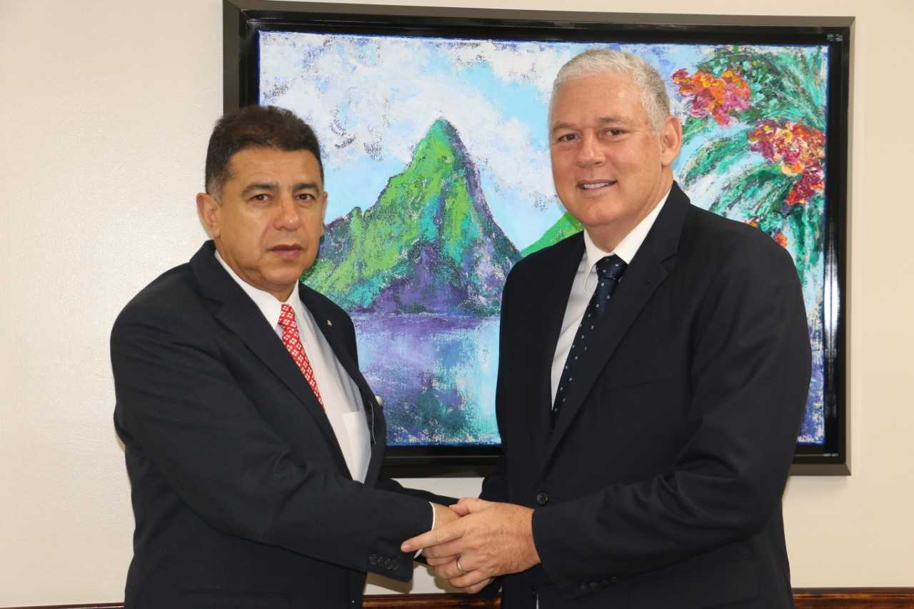 El Embajador de Colombia en Jamaica, Roberto García Márquez, presentó cartas credenciales ante el gobierno de Saint Lucia