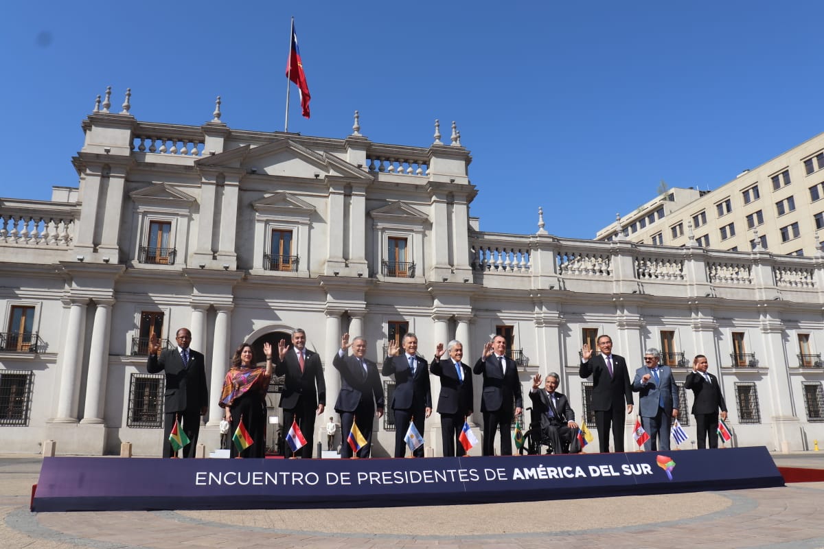 El mandatario colombiano, Iván Duque, hace parte de la foto oficial del Encuentro de Presidentes de América del Sur 2019 en Santiago de Chile
