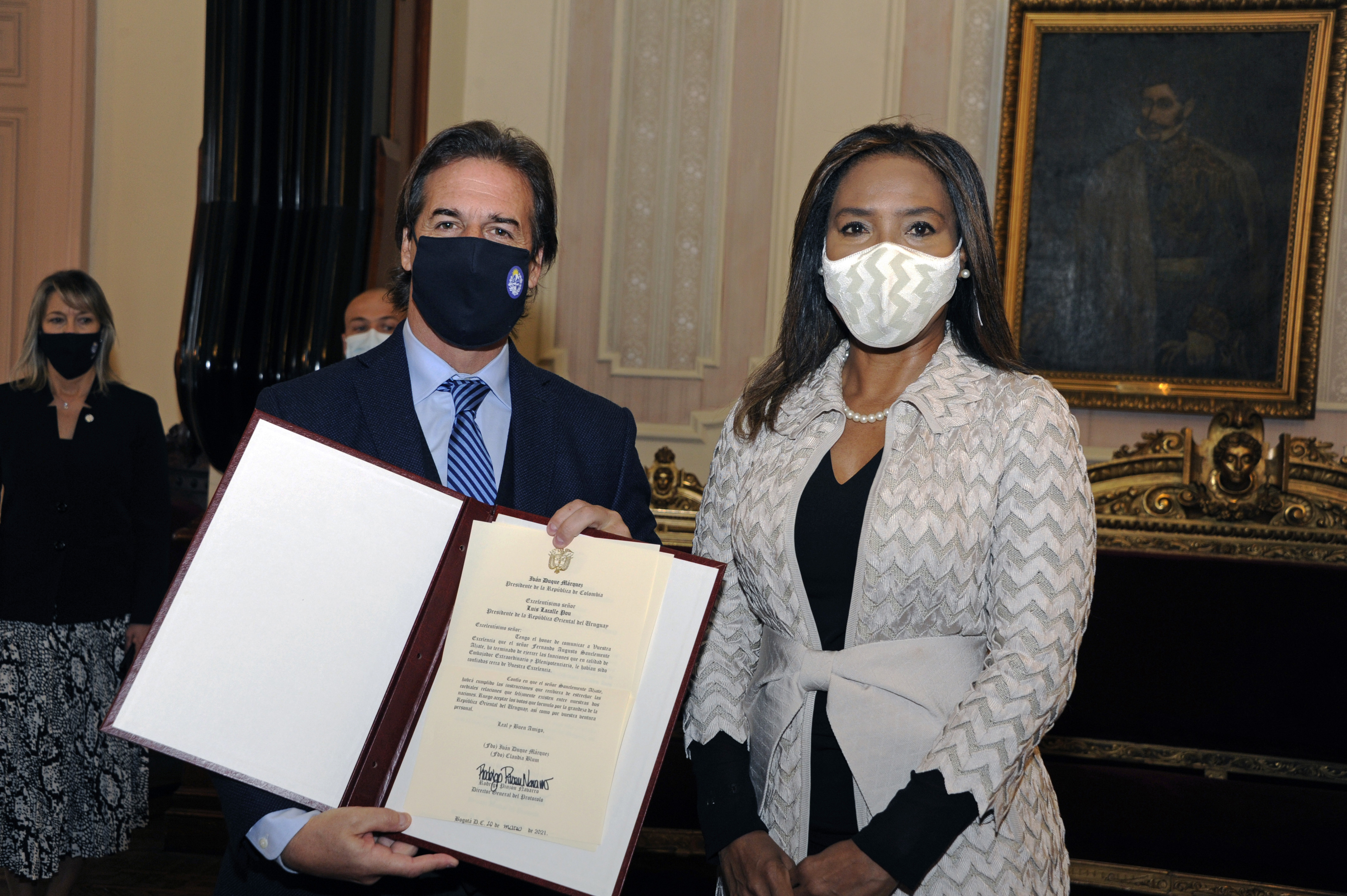 Embajadora de Colombia, Carmen Inés Vásquez, presentó cartas credenciales ante el Presidente de la República Oriental del Uruguay, Luis Lacalle Pou