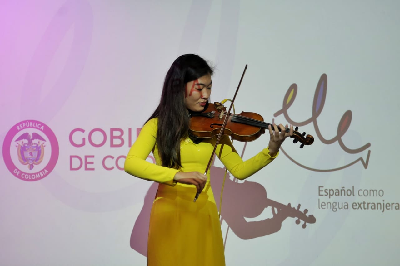 "Me impresionó la actitud entusiasta de los colombianos”, señaló Ji Tingyi, estudiante de China, una de los 98 becarios que participaron en el programa de Enseñanza de Español como Lengua Extranjera