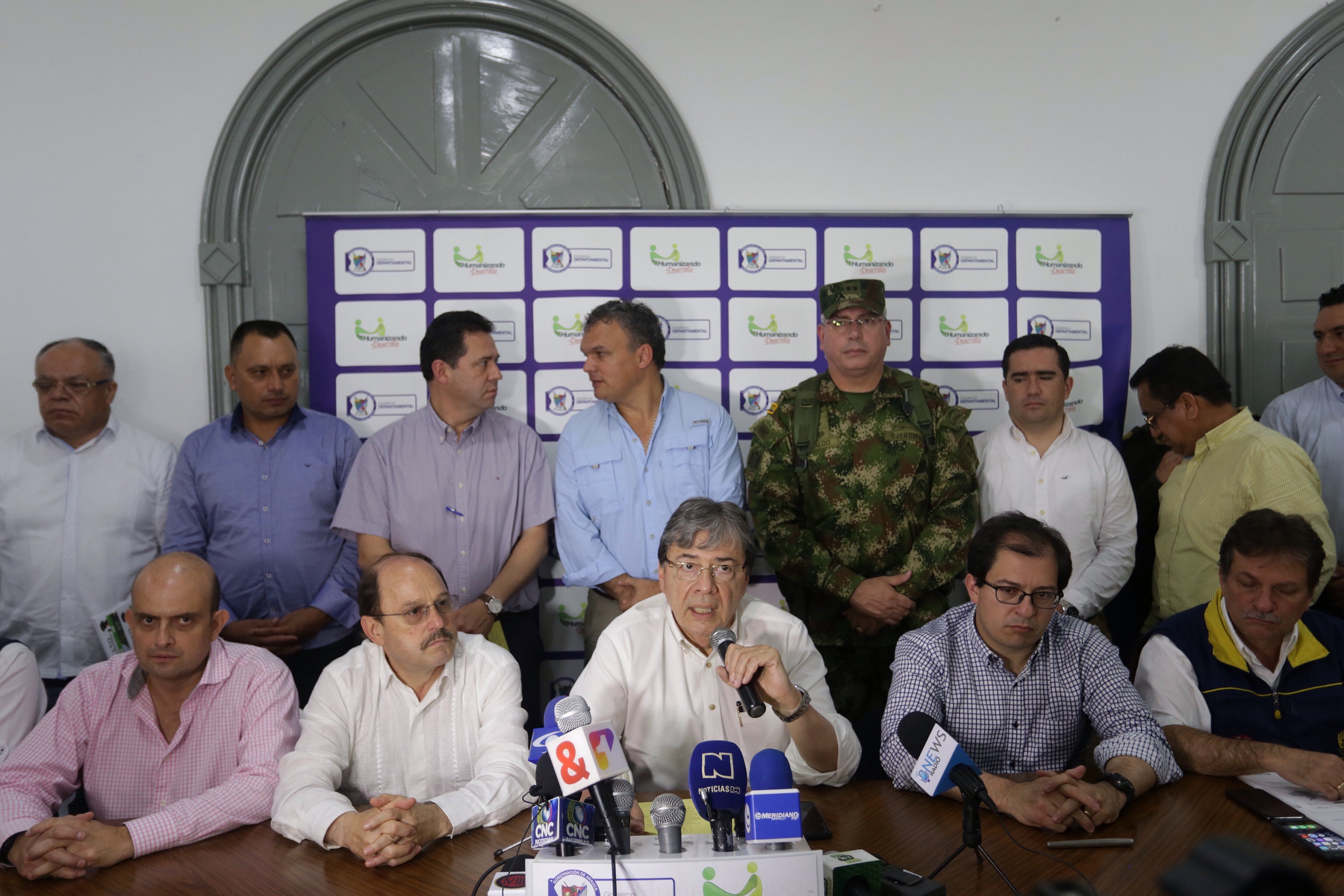 “Continuamos haciendo gestiones internacionales para que se integre un fondo humanitario de emergencia y se designe un alto funcionario, en el marco de la ONU, cuya tarea sea coordinar la acción multilateral en Colombia": Canciller Trujillo