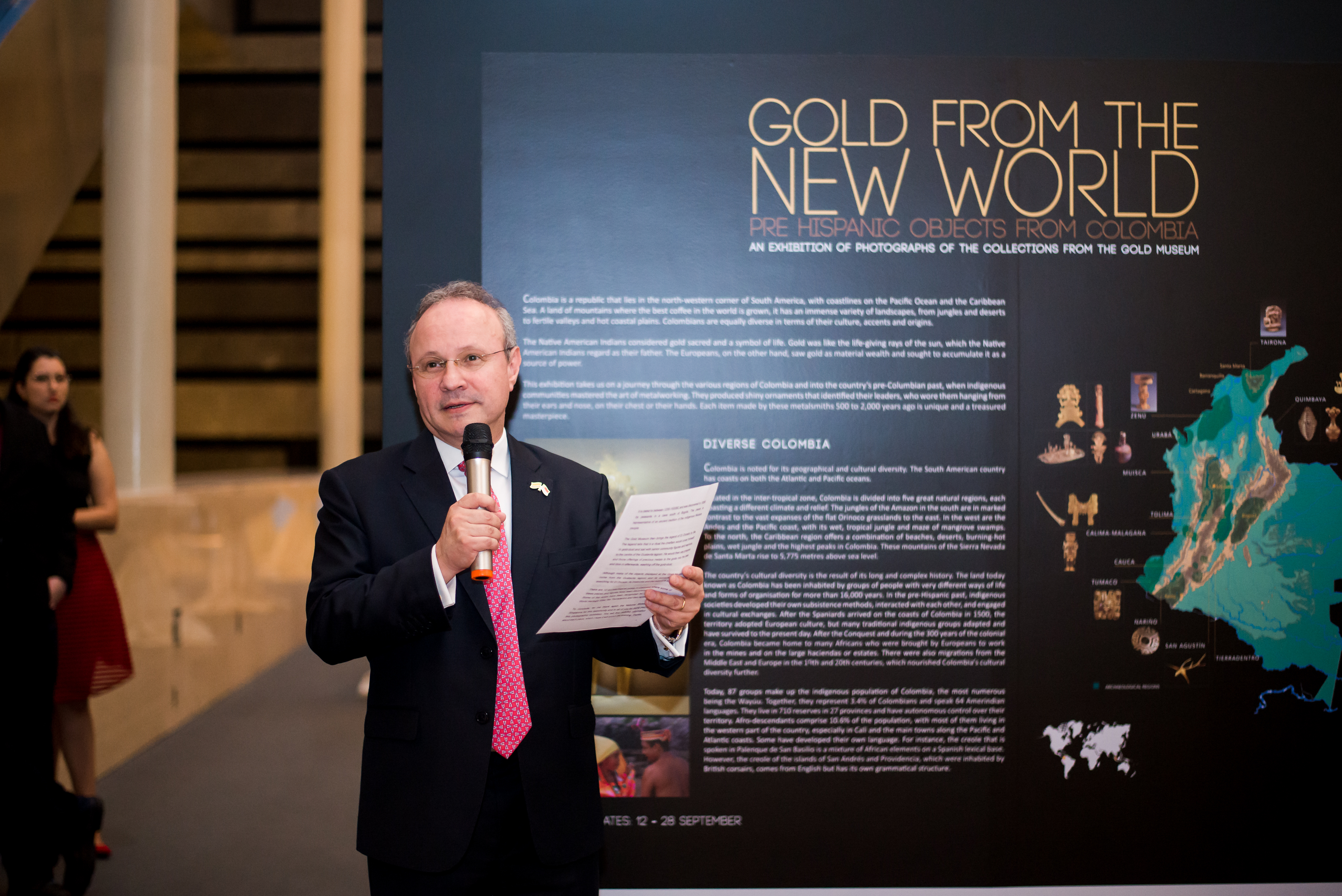 La Embajada de Colombia en Singapur inauguró la exhibición fotográfica ‘Oro del Nuevo Mundo, Objetos Prehispánicos de Colombia’