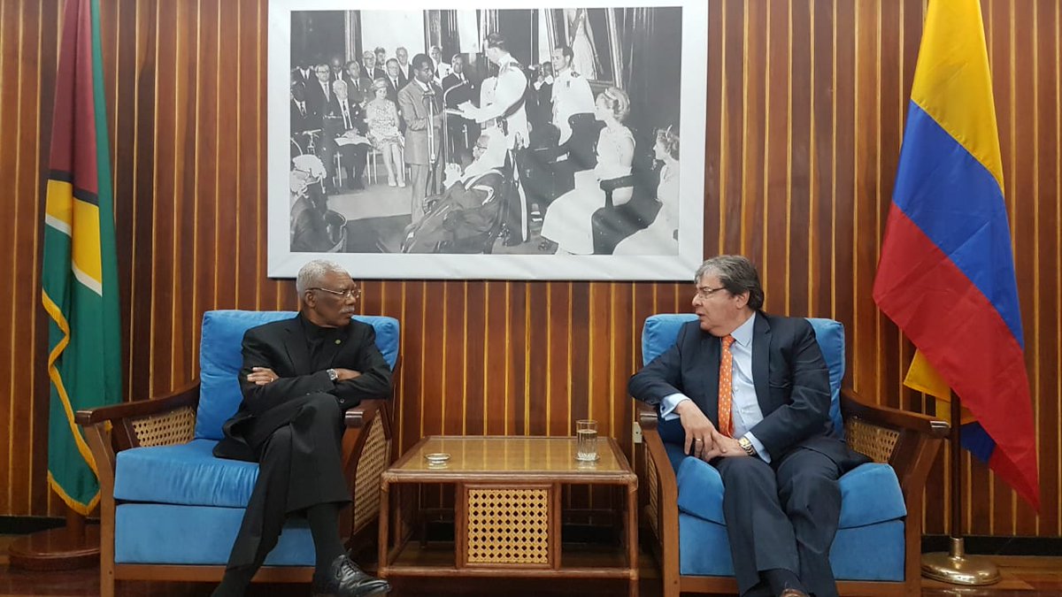 El Canciller Holmes Trujillo dialogó sobre temas de la agenda bilateral con el Presidente de Guyana, David Granger, y la Ministra de Relaciones Exteriores, Karen Cummings