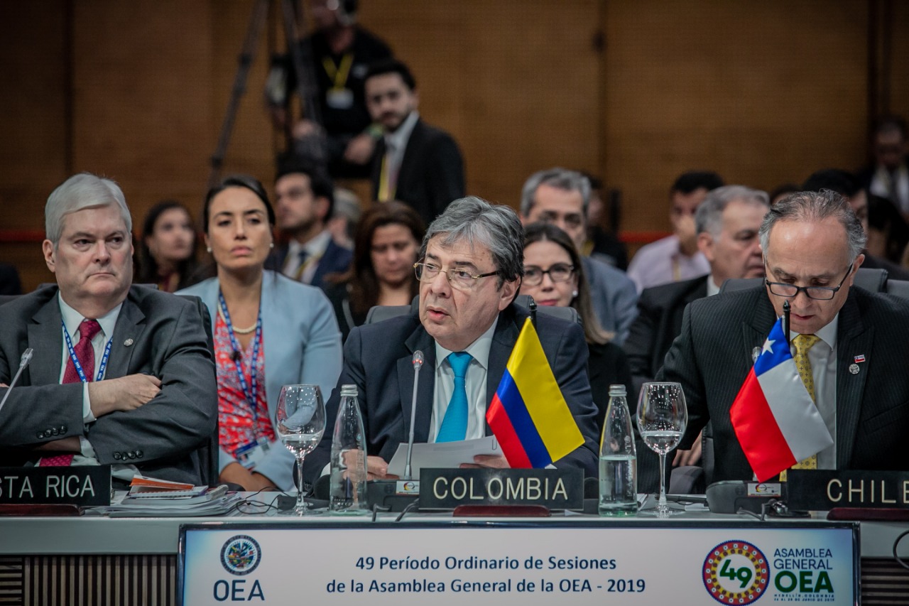Hagamos de la OEA el foro que lidere la discusión sobre la defensa de la democracia en el mundo Canciller Trujillo