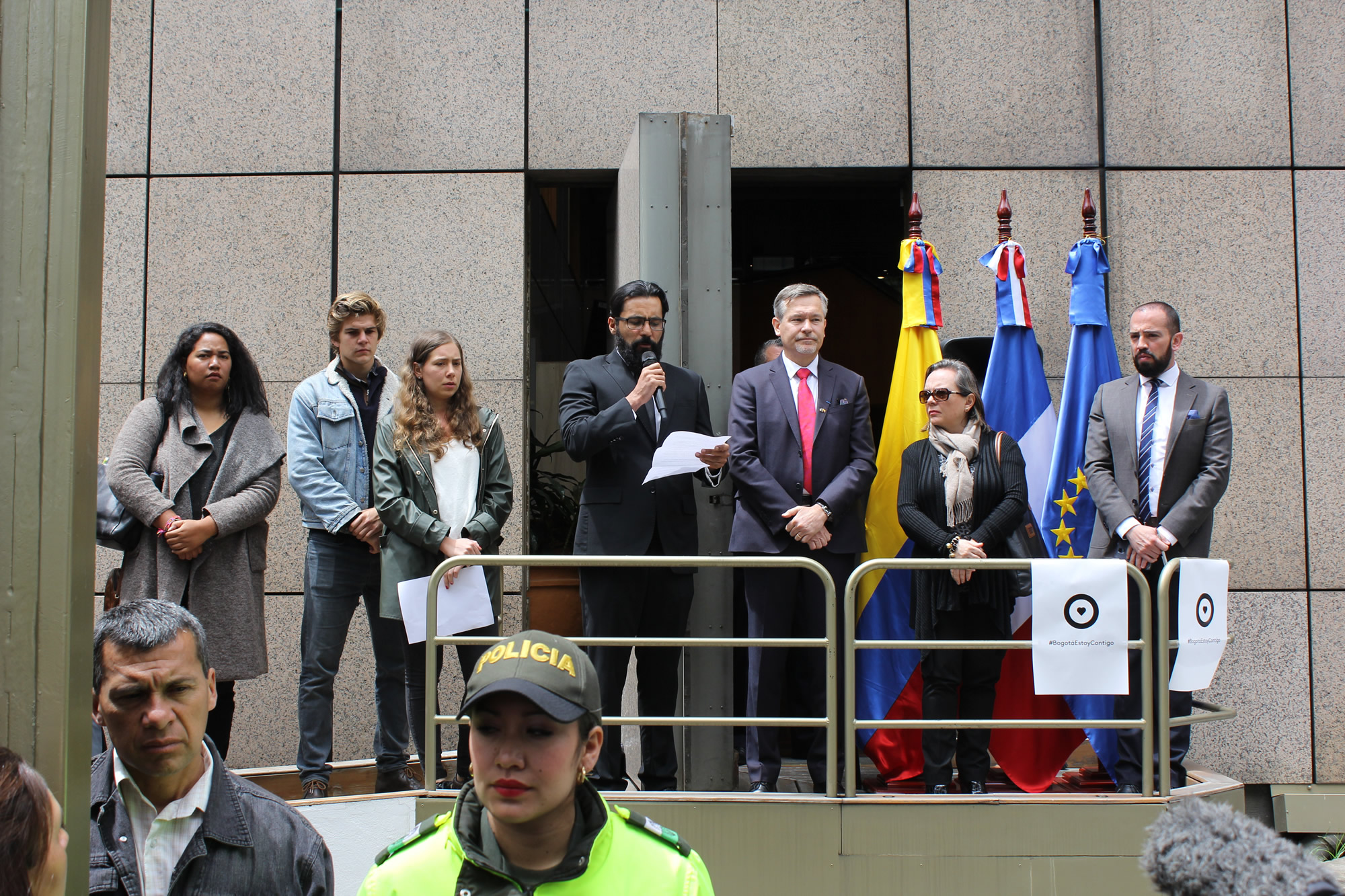 Cancillería acompañó homenaje de la Embajada de Francia en Colombia las víctimas del atentado del centro comercial Andino