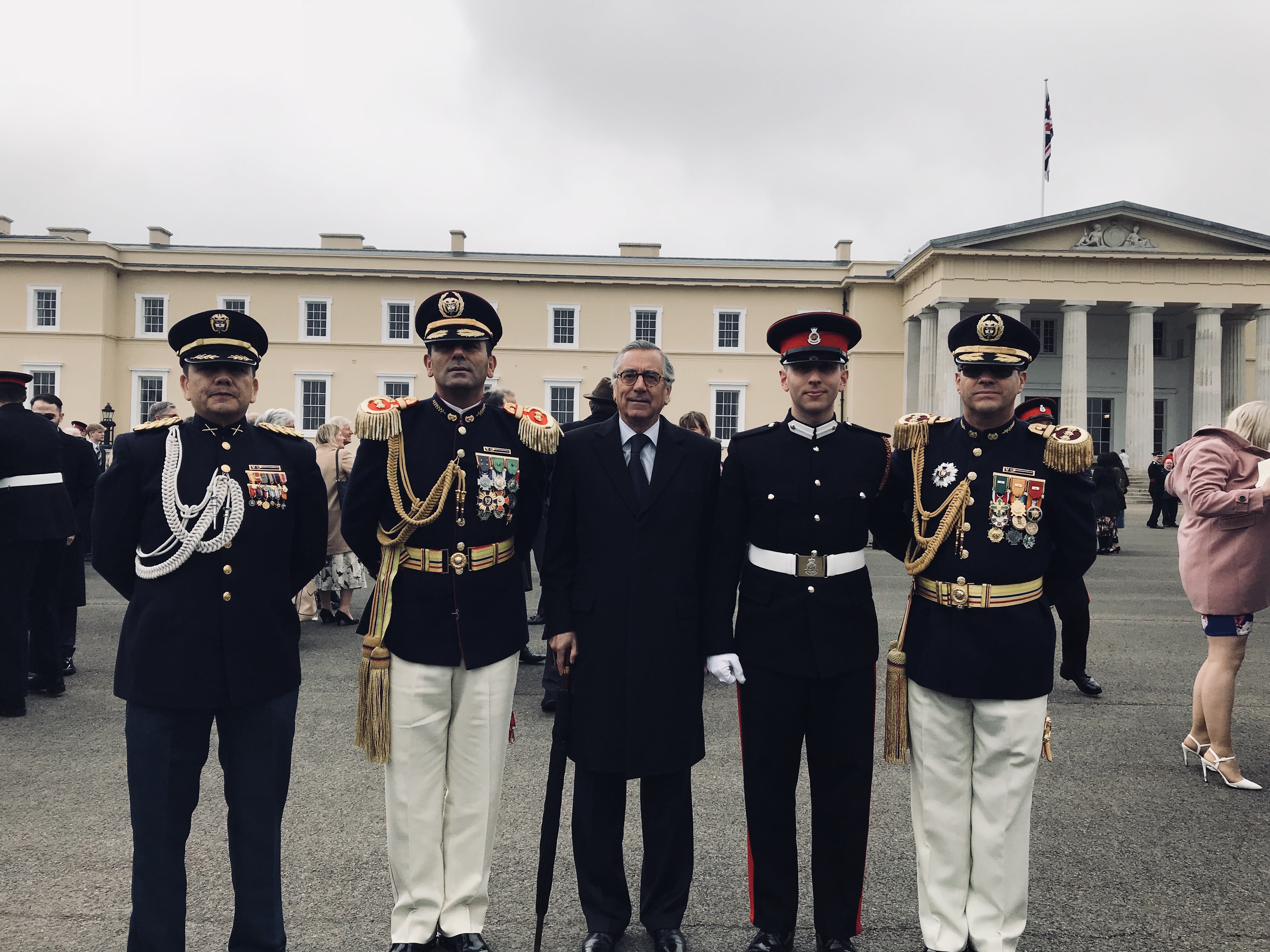 Por primera vez un cadete colombiano completa estudios en la Real Academia Militar del Ejército Británico