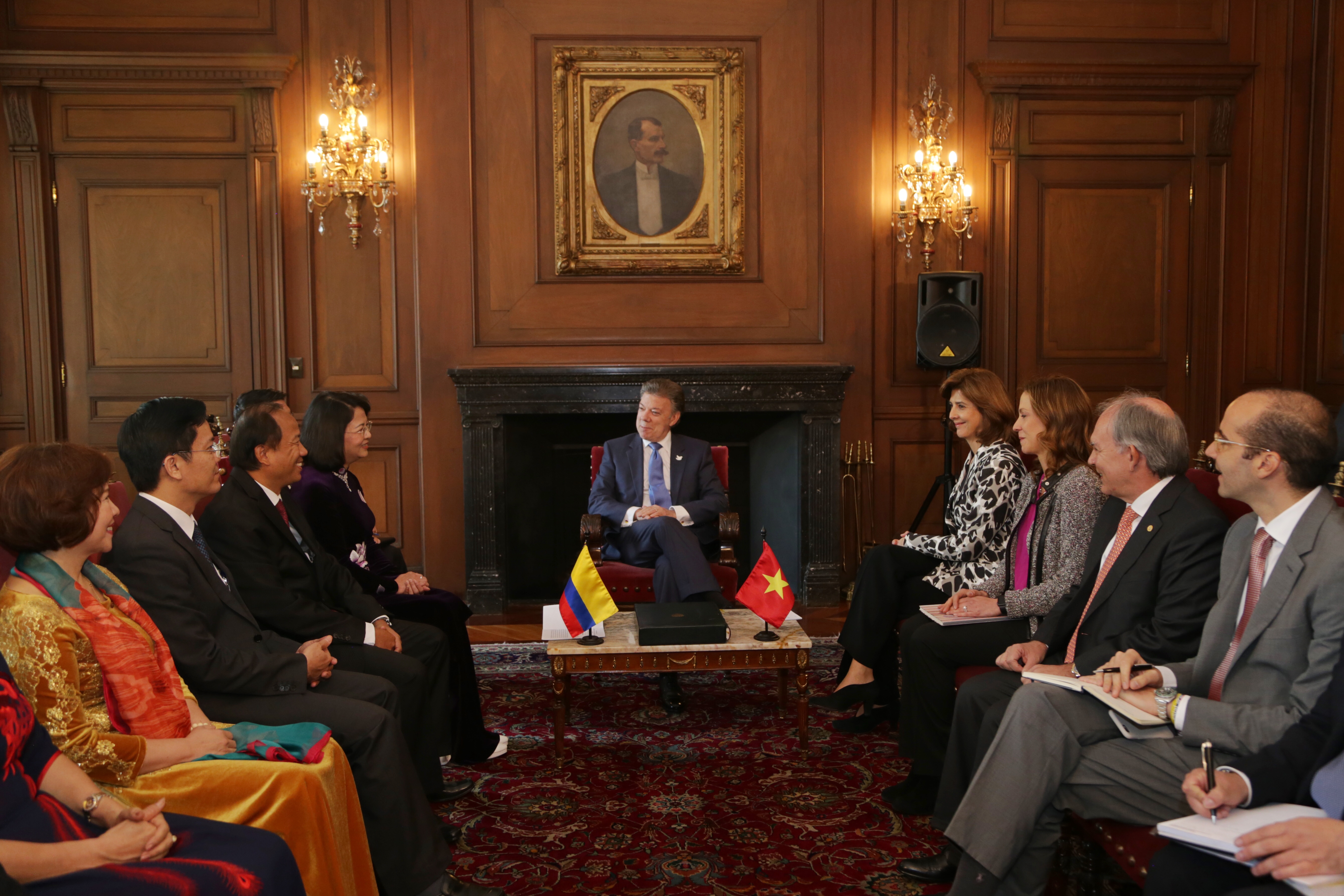 Canciller Holguín acompañó al Presidente Santos en reunión con la Vicepresidenta