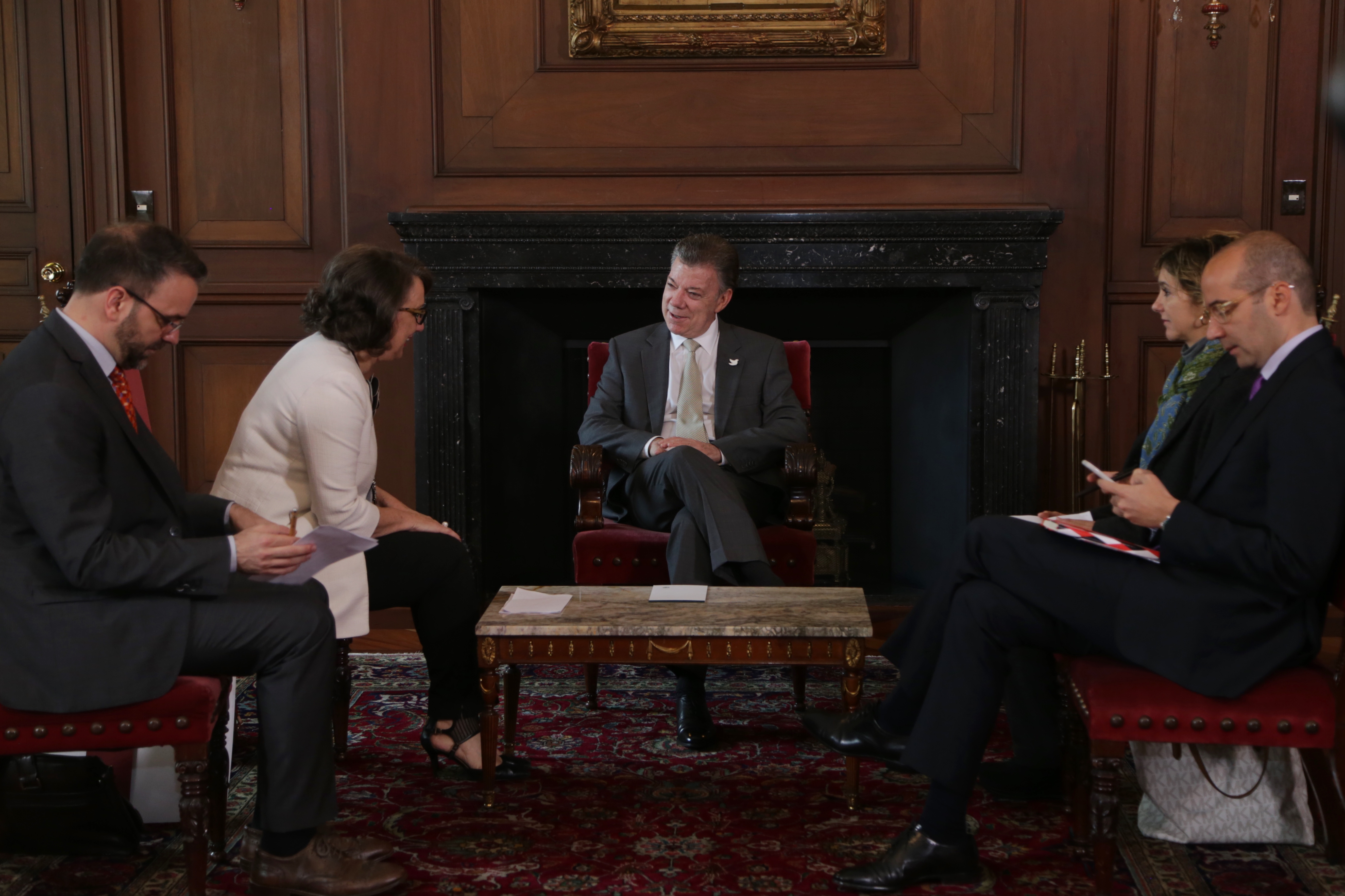 Viceministra Londoño participó en reunión del Presidente Santos con la Secretaria General Iberoamericana, Rebeca Grynspan