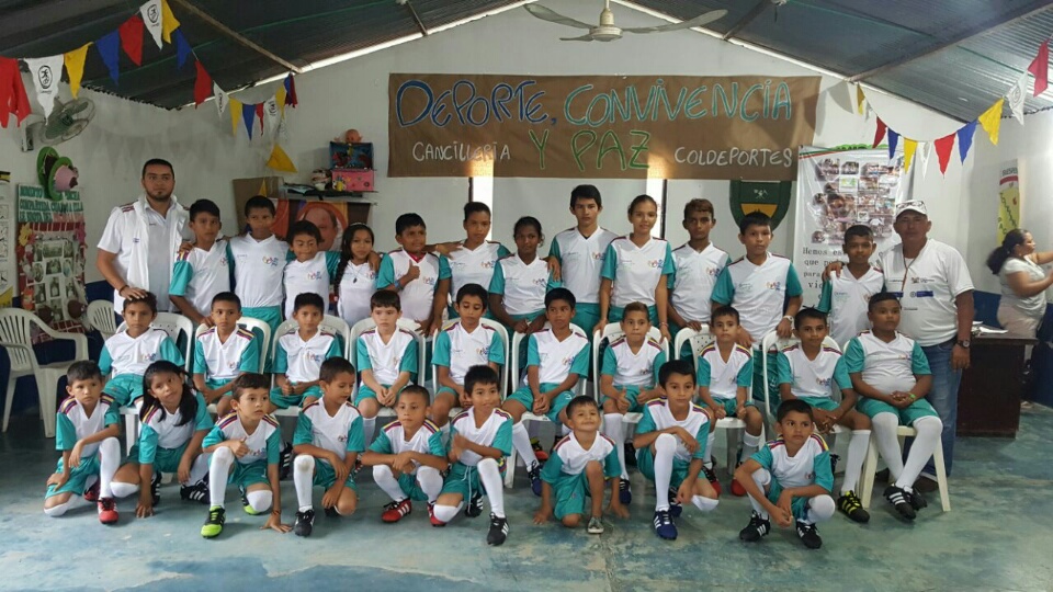 Cancillería, Coldeportes y el Grupo Internacional de Paz inician entrega de uniformes a los beneficiarios del Programa Deporte, Convivencia y Paz