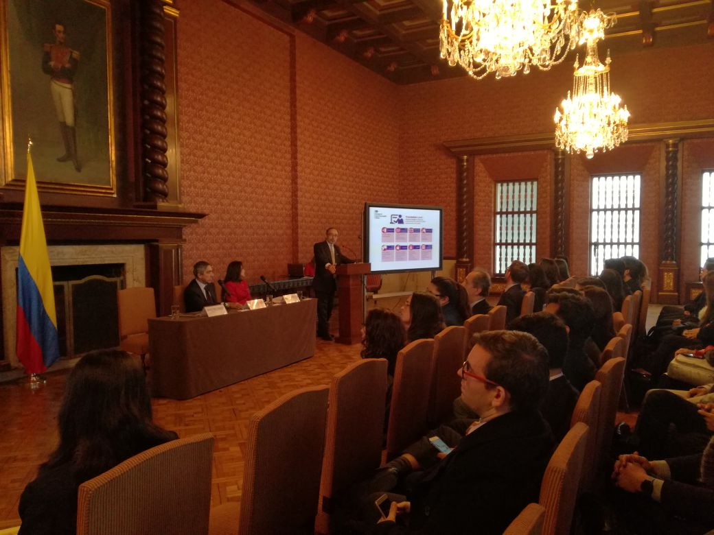 Embajador de Reino Unido ofreció conferencia ‘La diplomacia en el mundo moderno: Colombia y Reino Unido como caso de estudio’, junto a jornada informativa de las becas Chevening