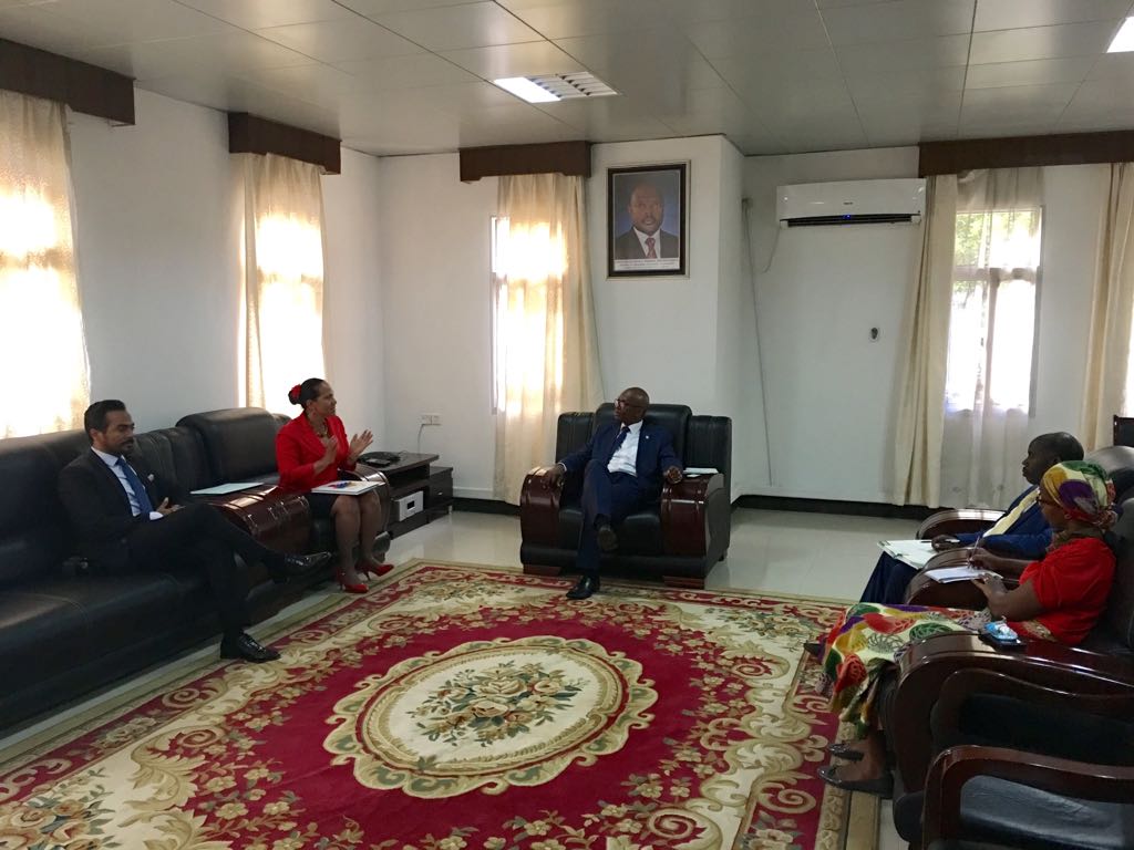  Embajadora de Colombia en Kenia presentó Copias de Estilo de Cartas Credenciales ante el Canciller de la República de Burundi 