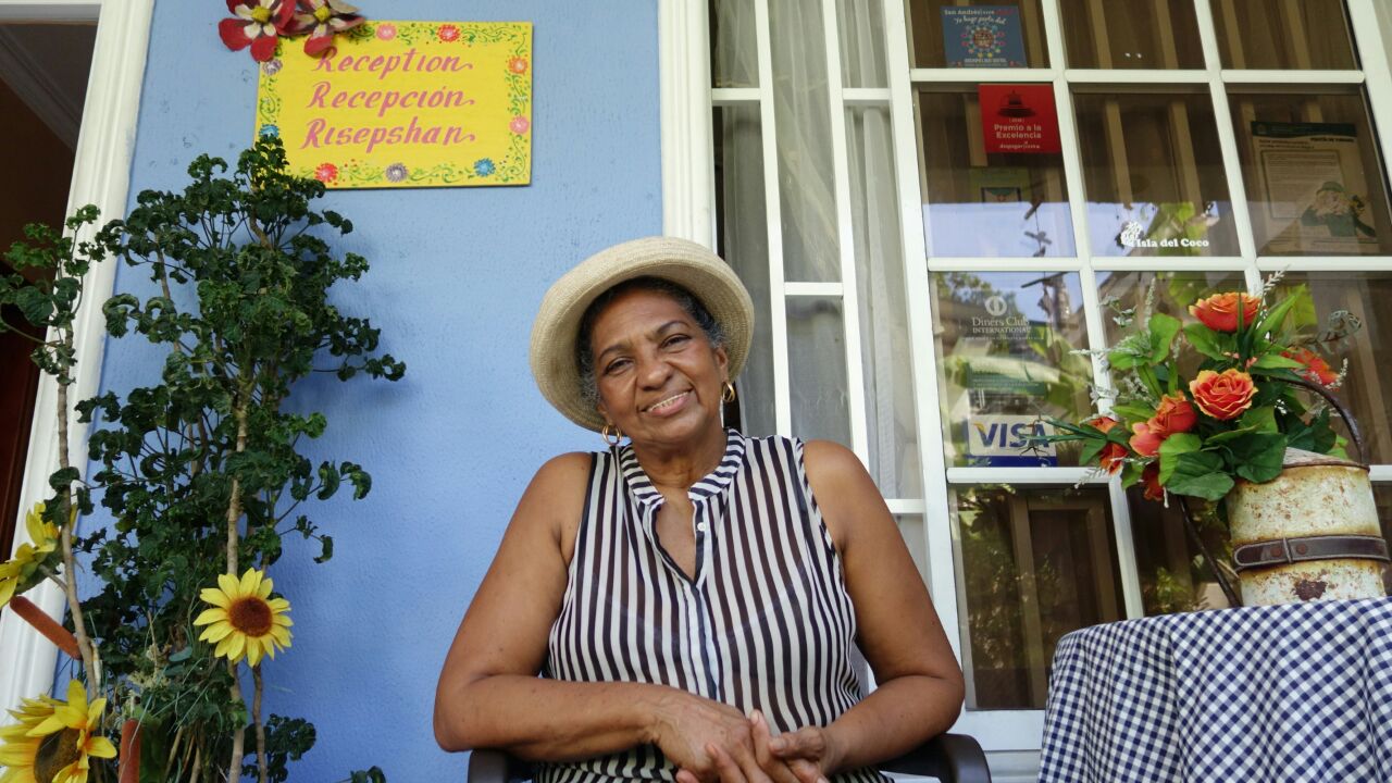 Dirección para el Desarrollo e Integración Fronteriza capacita en fotografía a operadores de posadas nativas en San Andrés Islas
