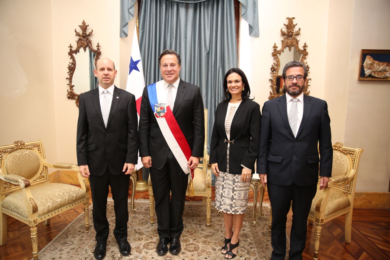 Juan Claudio Morales Paredes presentó ante el Presidente Juan Carlos Varela las cartas credenciales que lo acreditan como Embajador de Colombia en Panamá