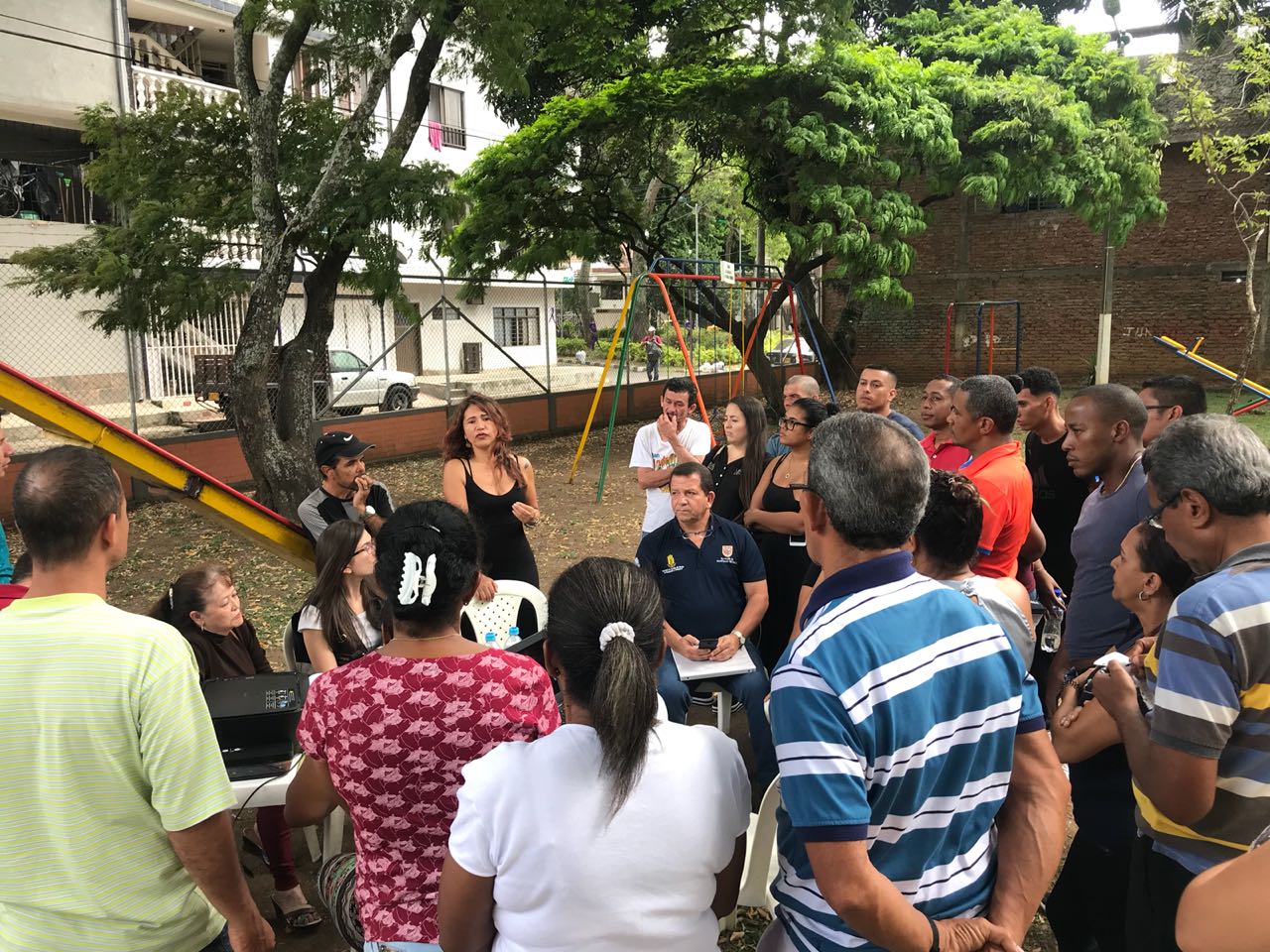 Directora de Asuntos Migratorios y Consulares de la Cancilllería se reunió con familiares de las víctimas de accidente de tránsito en Ecuador