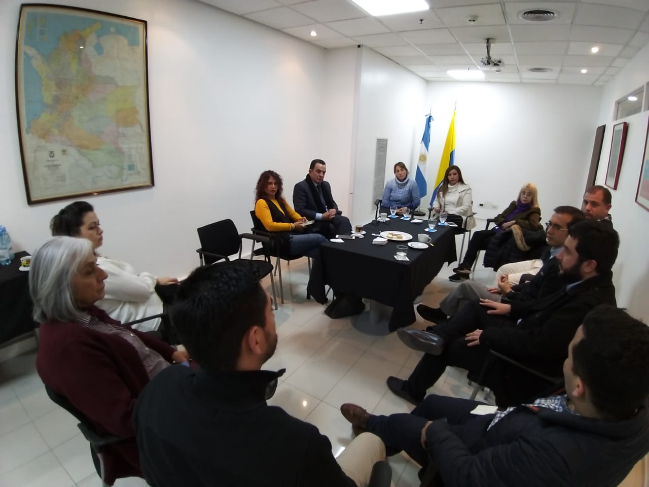 Directora de Asuntos Migratorios, Consulares y Servicio al Ciudadano visitó sede del Consulado de Colombia en Buenos Aires