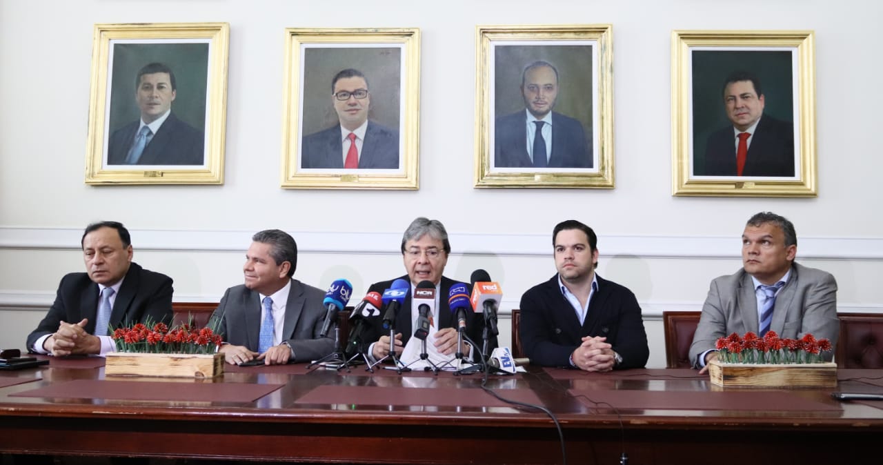 El Canciller Holmes Trujillo presentó el proyecto de ley sobre fronteras en compañía de congresistas