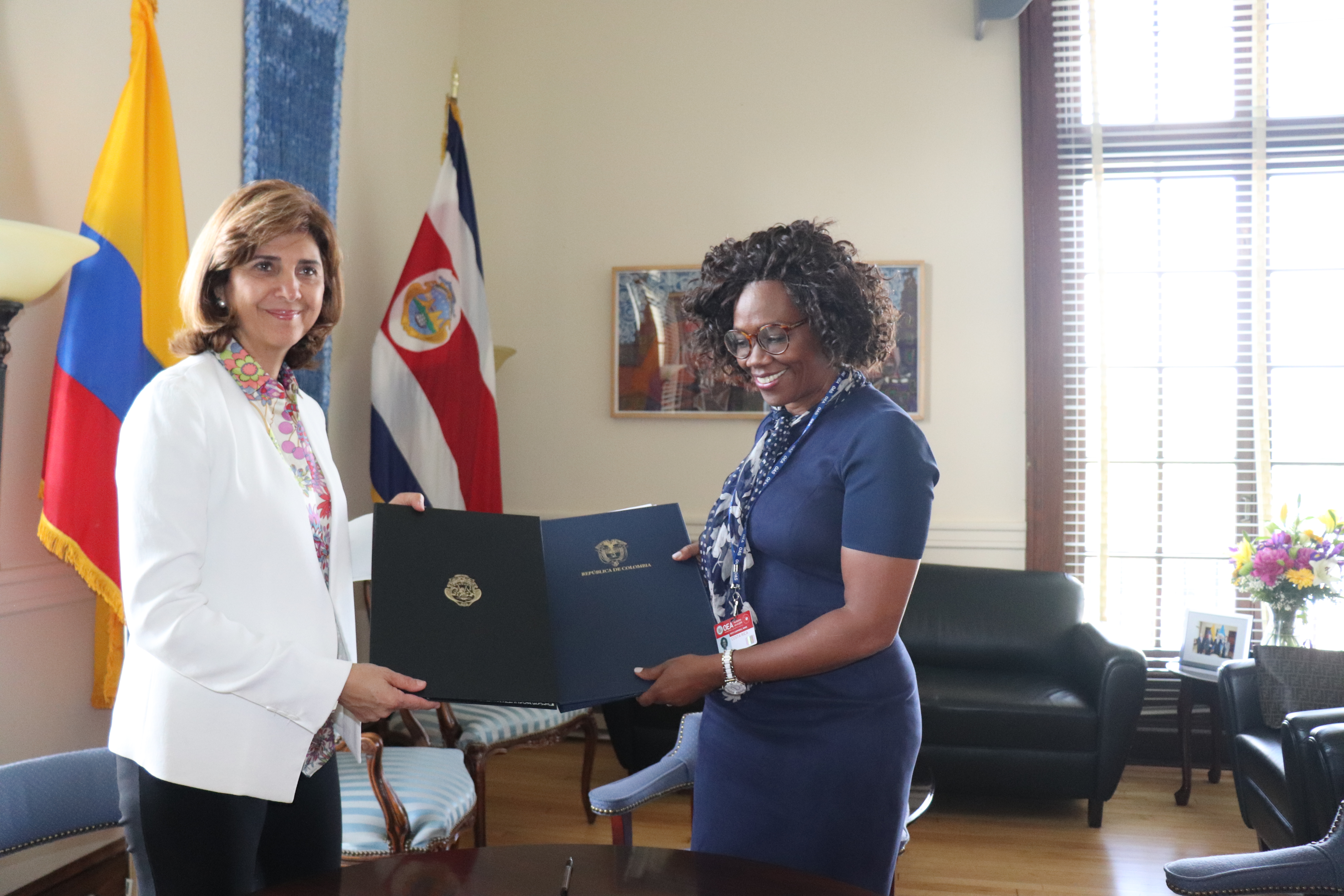 Canciller María Ángela Holguín y la Vicepresidenta y Ministra de Relaciones Exteriores de Costa Rica, Epsy Campbell, suscribieron un 'Convenio sobre Asistencia Judicial en Materia Penal'