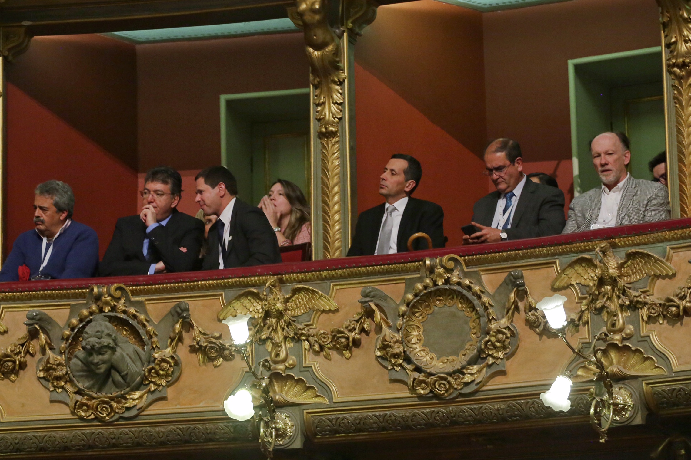 Bogotá (nov. 24/16). El Viceministro de Asuntos Multilaterales de la Cancillería asistió a la firma del Acuerdo de Paz, en el Teatro Colón de la capital colombiana. 