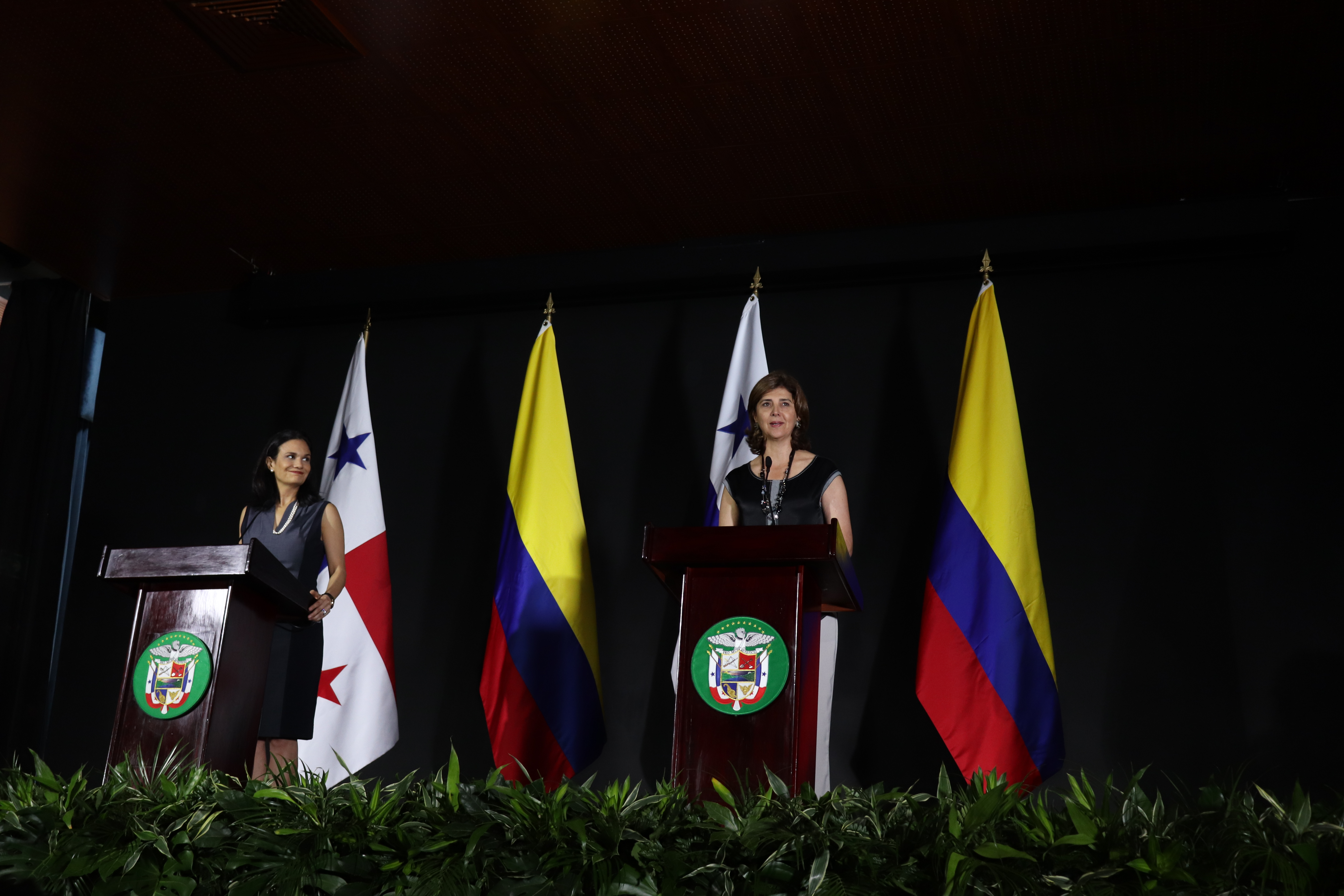 Cancilleres de Colombia y Panamá renuevan el compromiso de impulsar temas comerciales, de interconexión eléctrica y de lucha contra 