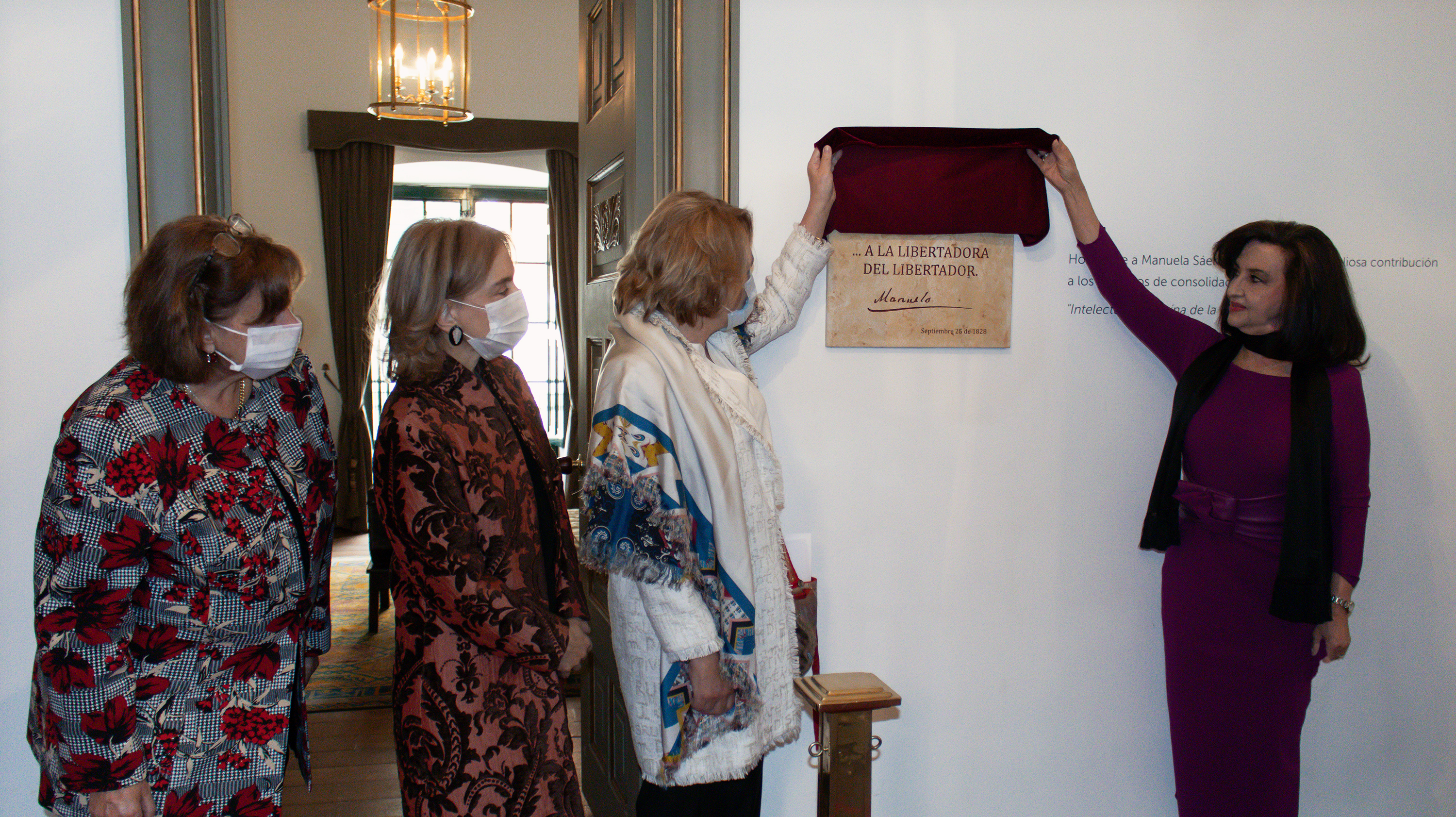 Se presentó placa en homenaje a Manuelita Sáenz