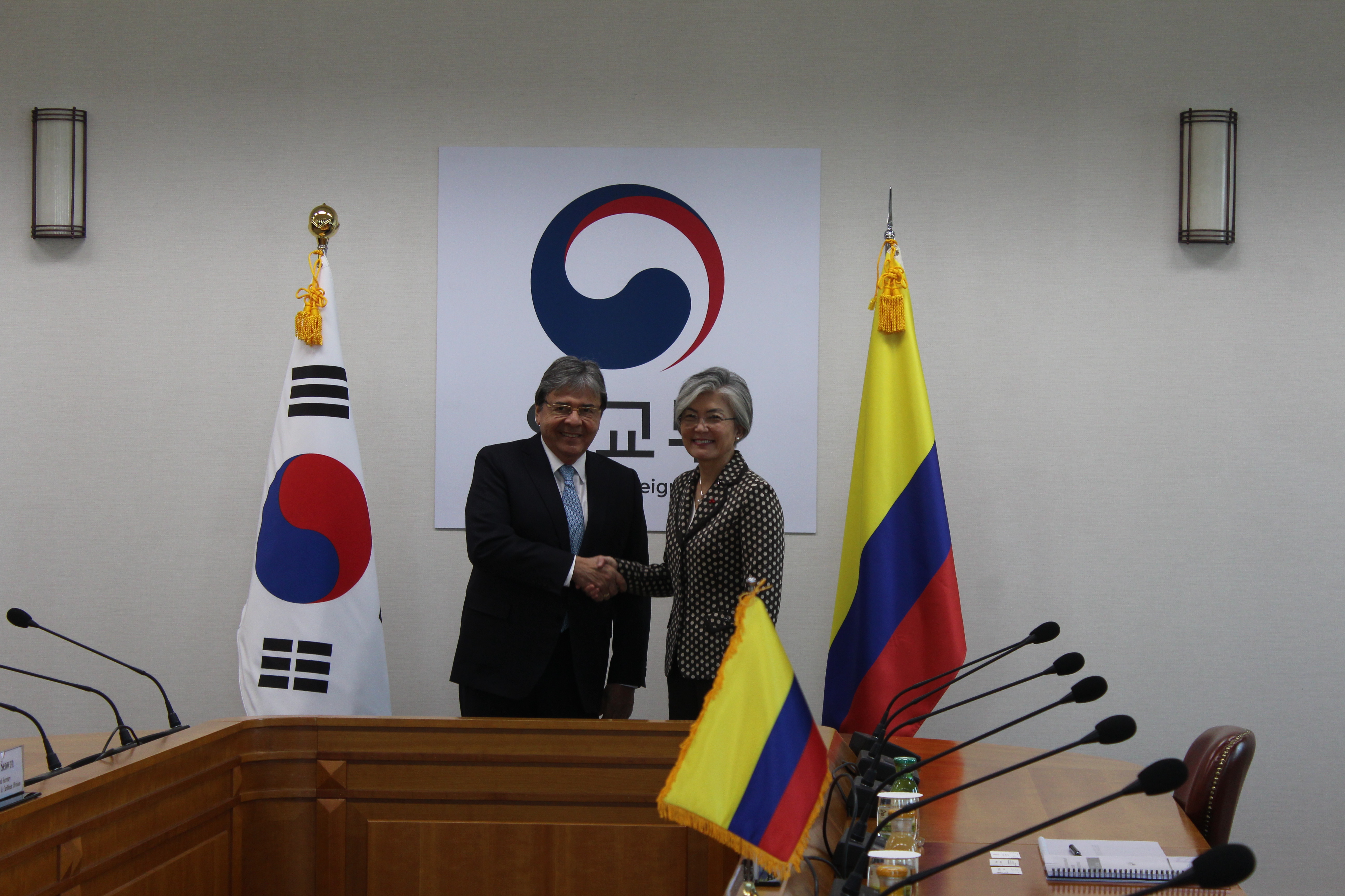 Ministros de Relaciones Exteriores de Colombia y Corea se reunieron con el propósito de revisar los principales temas de la agenda bilateral