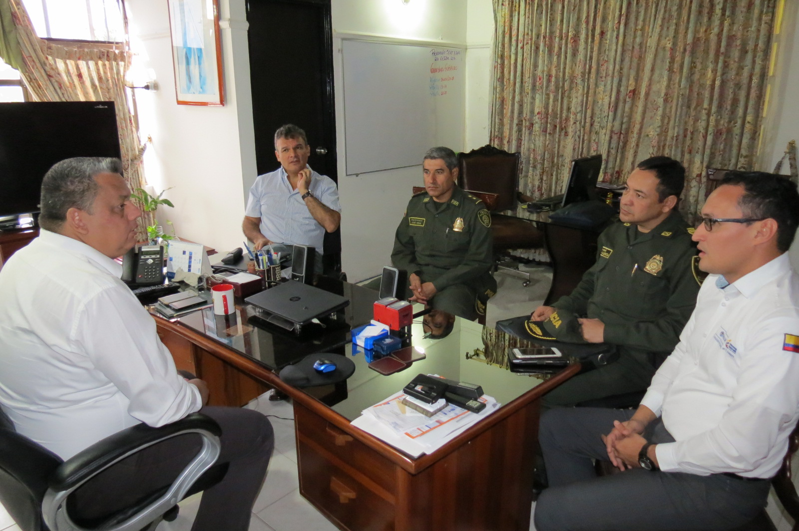 Alt Cancillería y autoridades de Arauca se reunieron para revisar situación de los pasos fronterizos